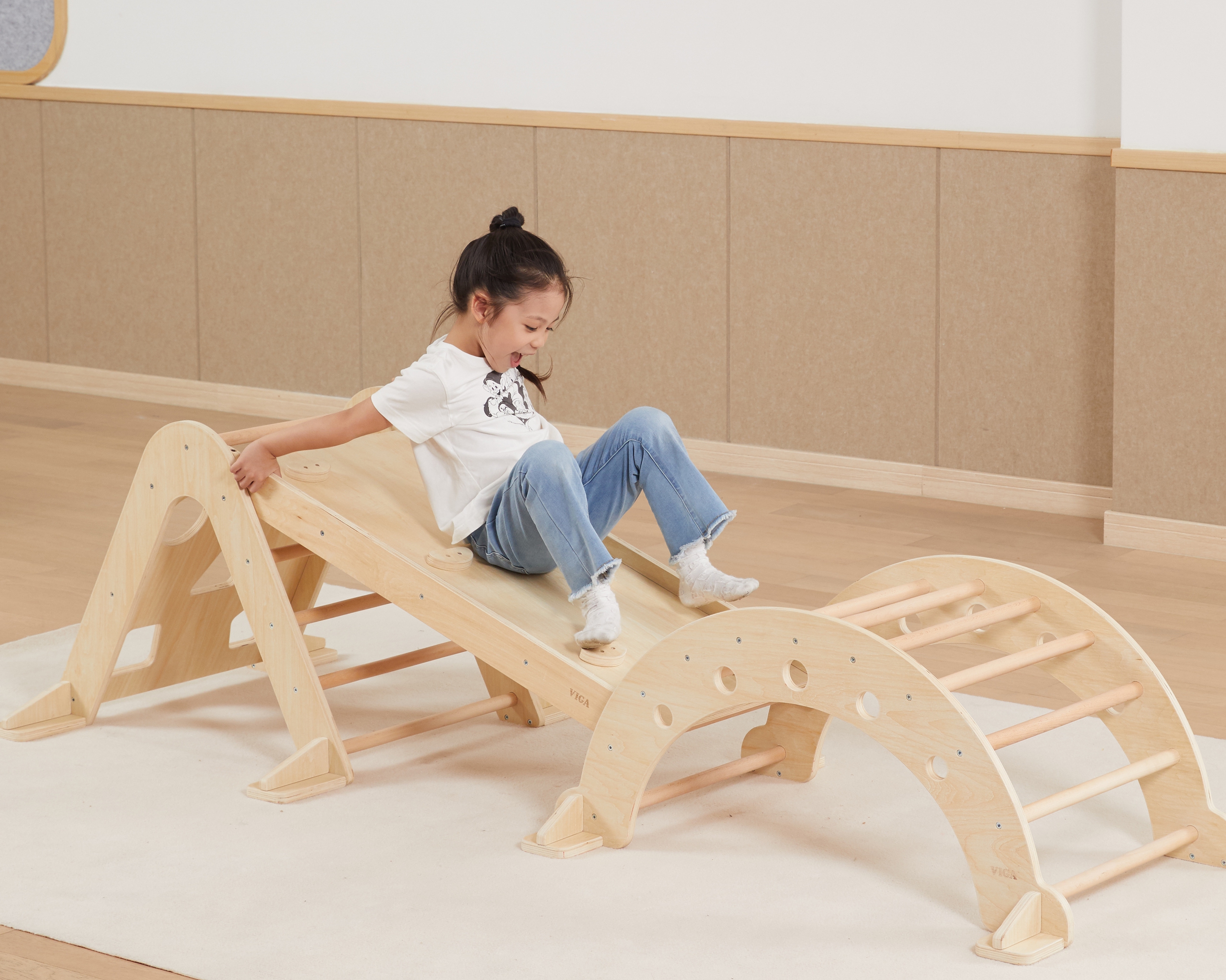 Drewniany bujak naturalny montessori