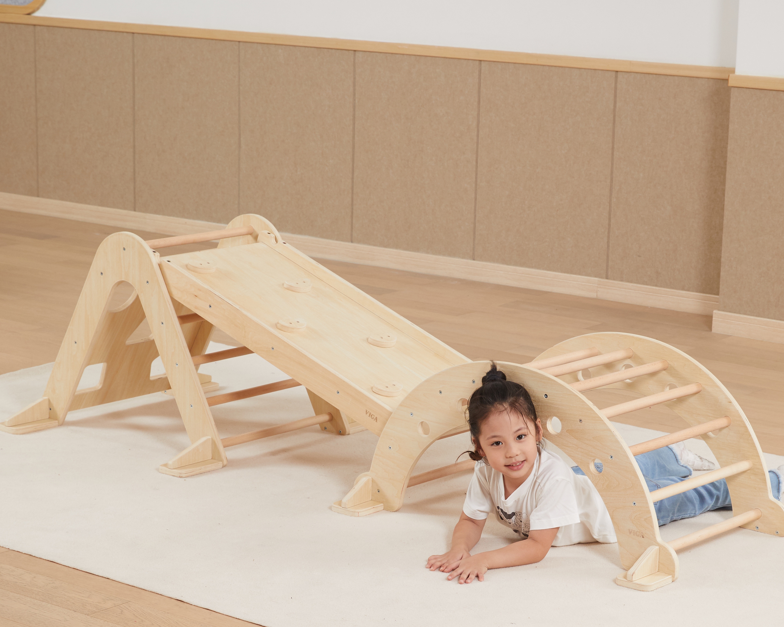 Drewniany bujak naturalny montessori
