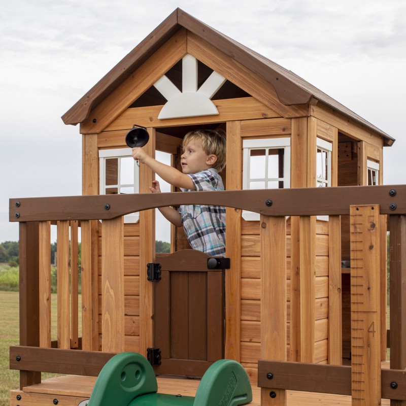 Drewniany plac zabaw echo heights zjeżdżalnia domek kuchnia