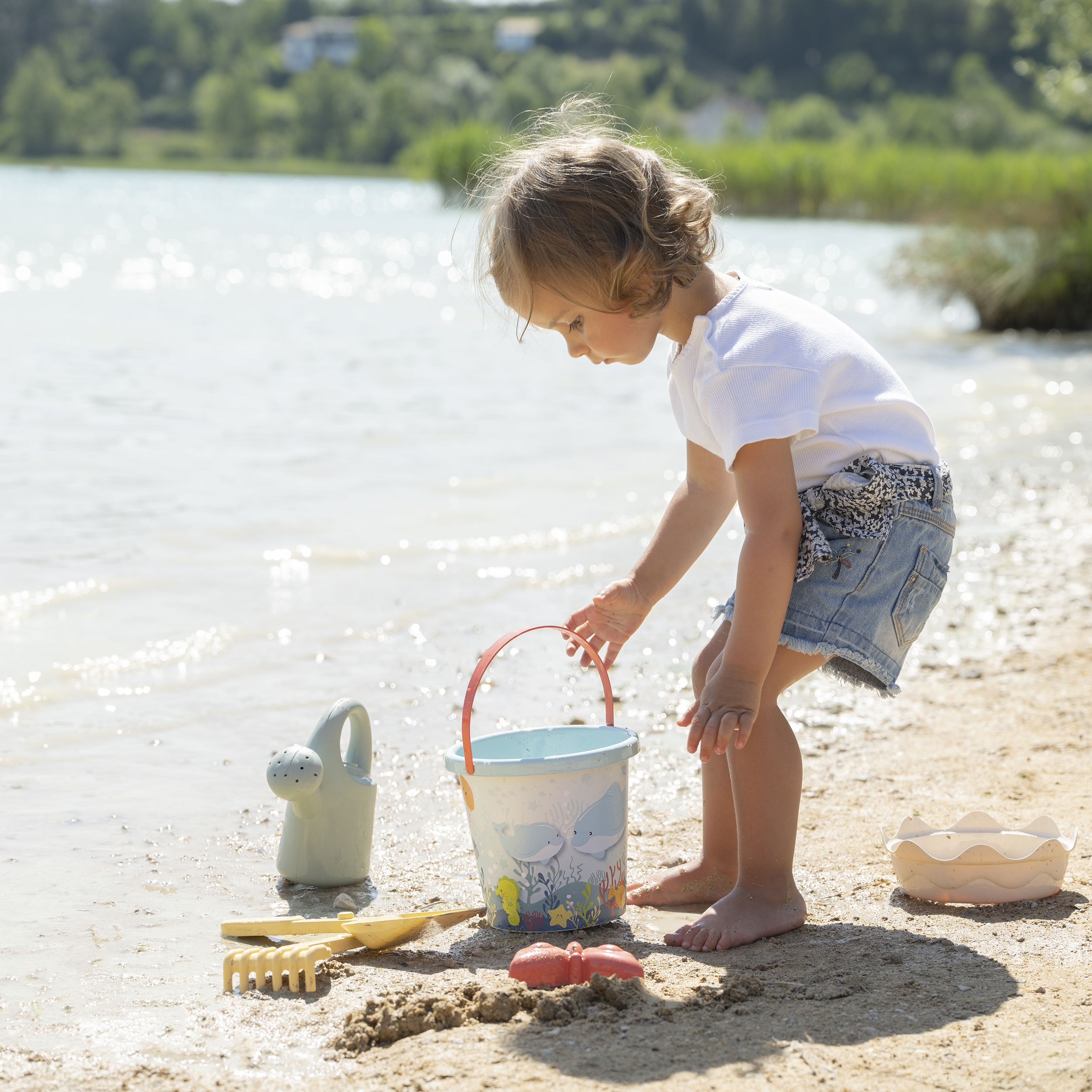 Green wiaderko z akcesoriami do piasku i konewką z bioplastiku