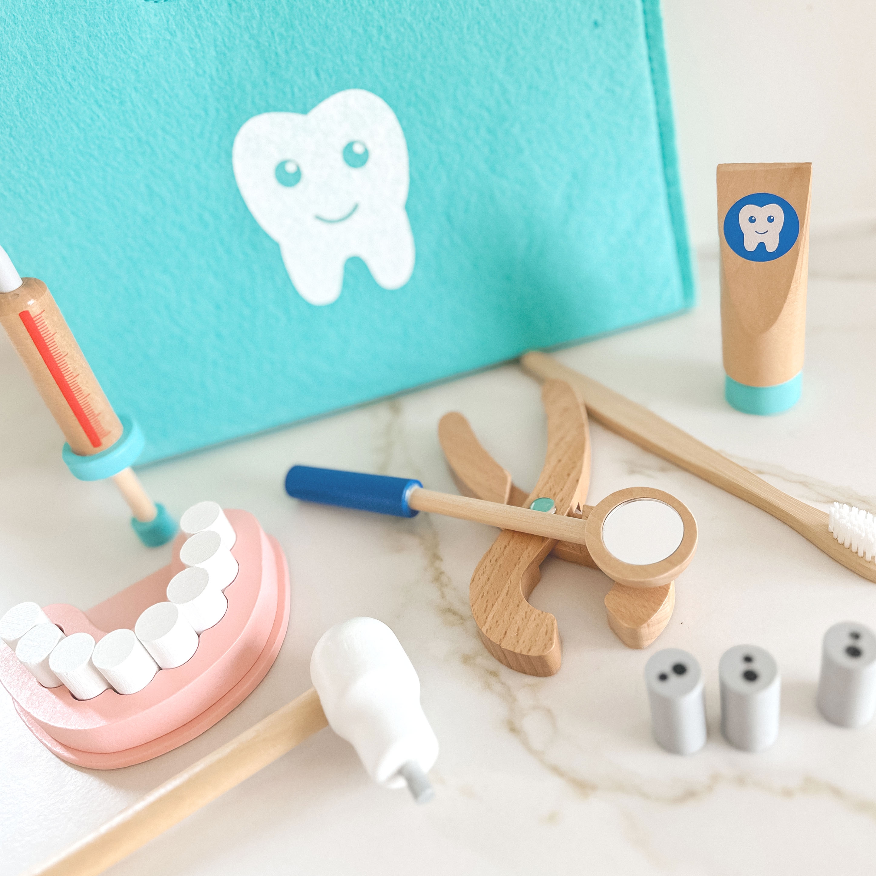 Zestaw małego dentysty walizka lekarza 19 el. fsc