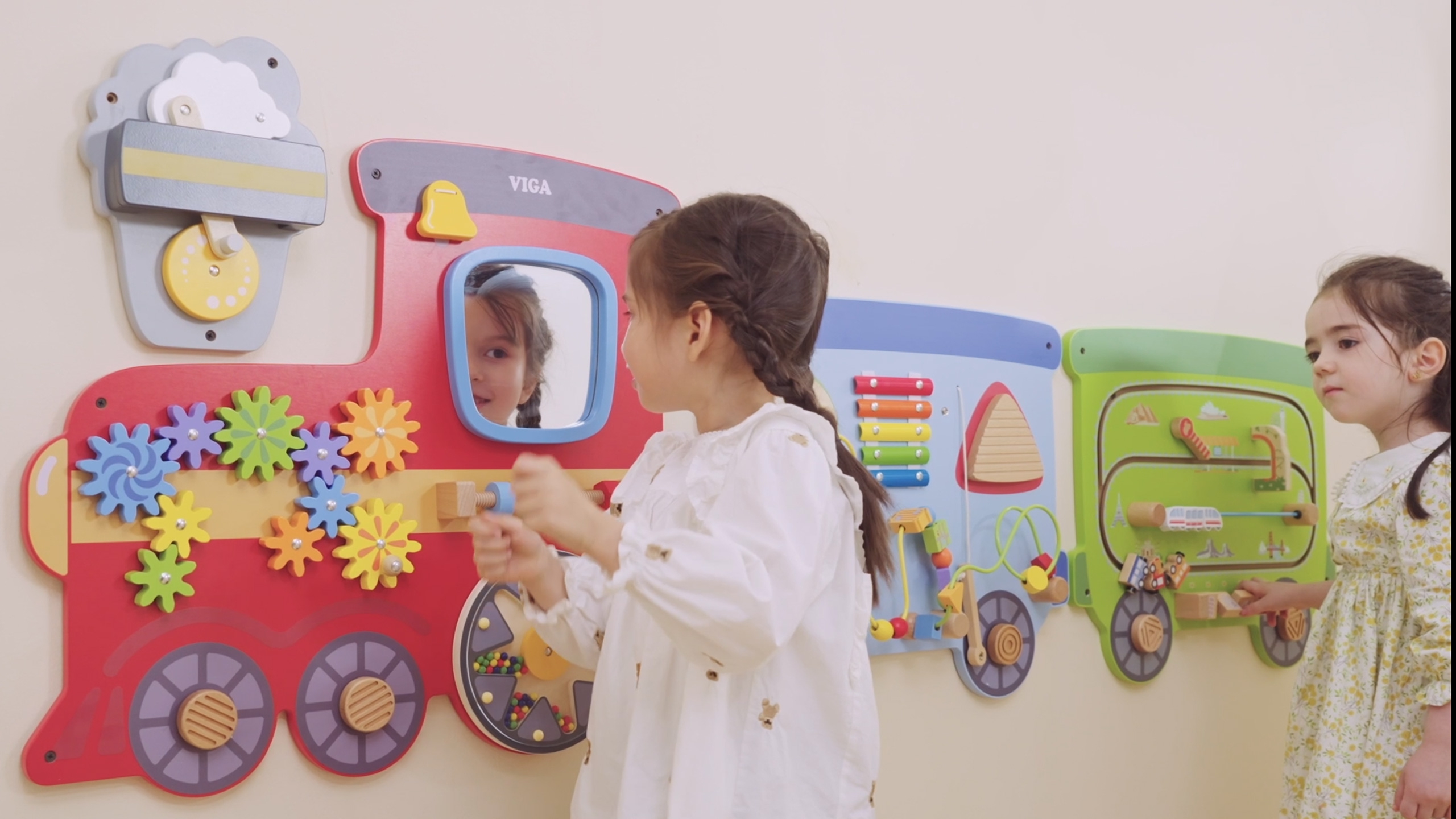 Drewniana tablica sensoryczna-manipulacyjna edu pociąg