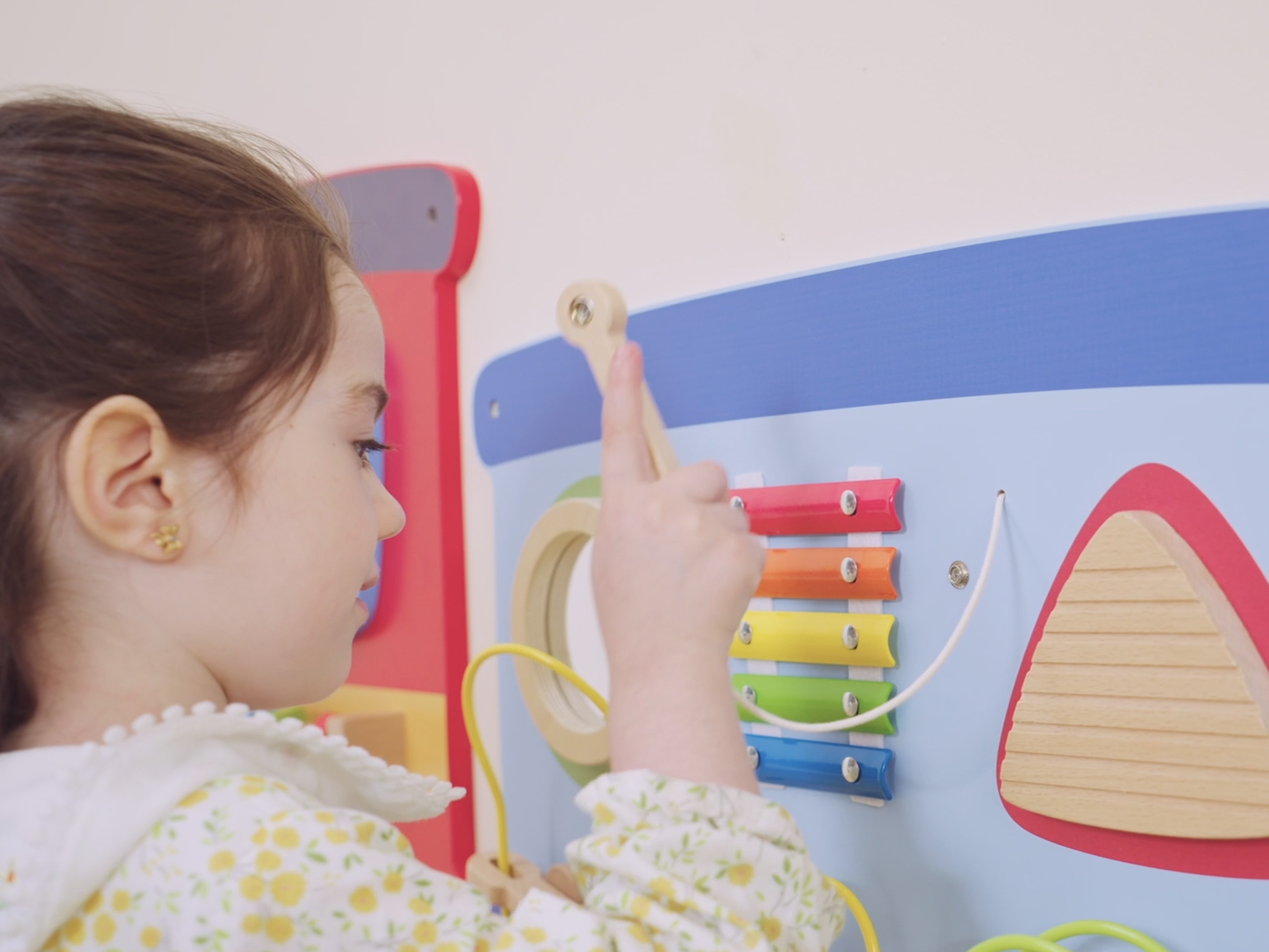 Drewniana tablica sensoryczna-manipulacyjna edu pociąg