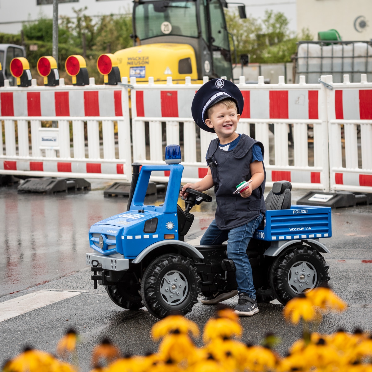 Rolliunimog mercedes-benz policja - ciężarówka samochód na pedały