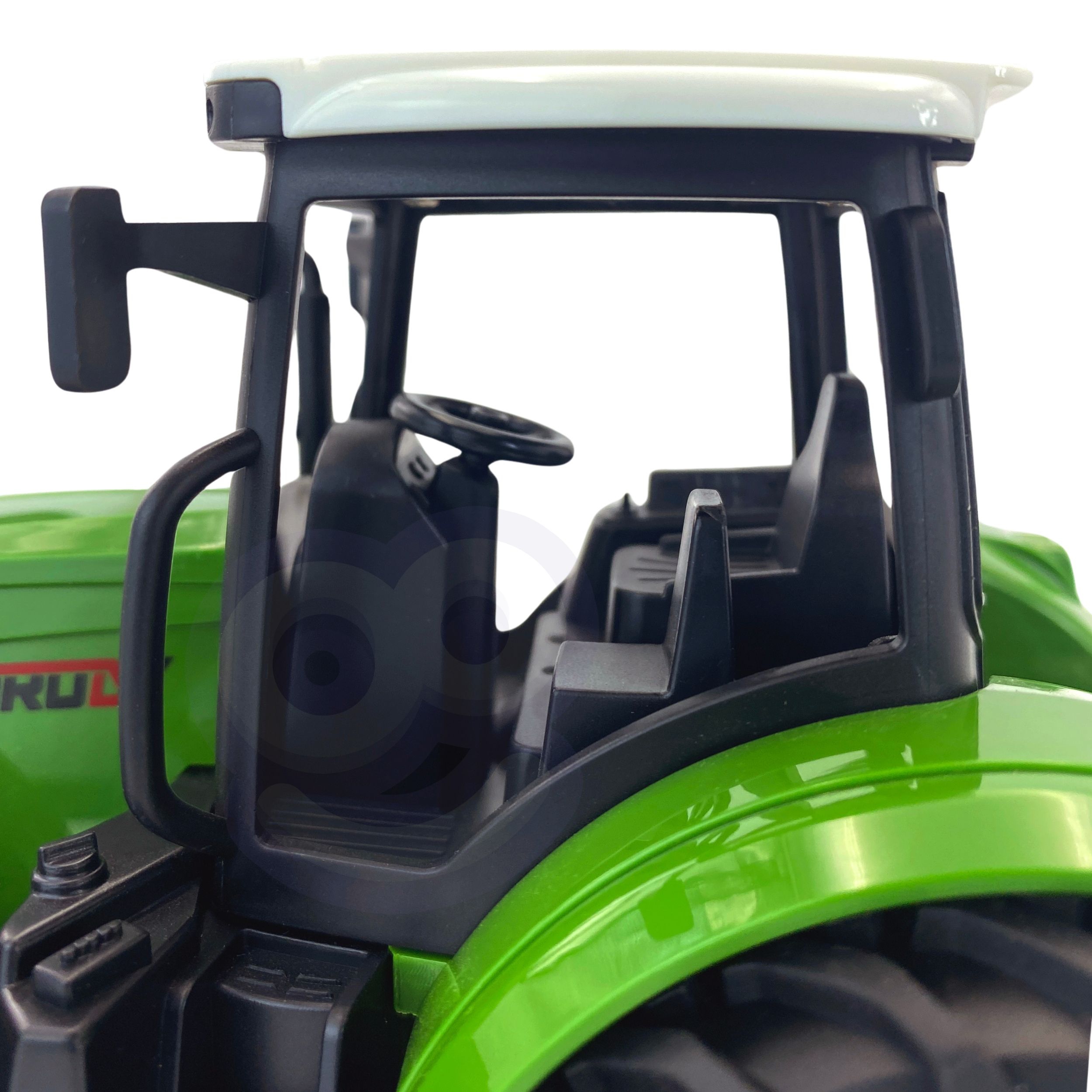 Traktor ciągnik gumowe koła zielony