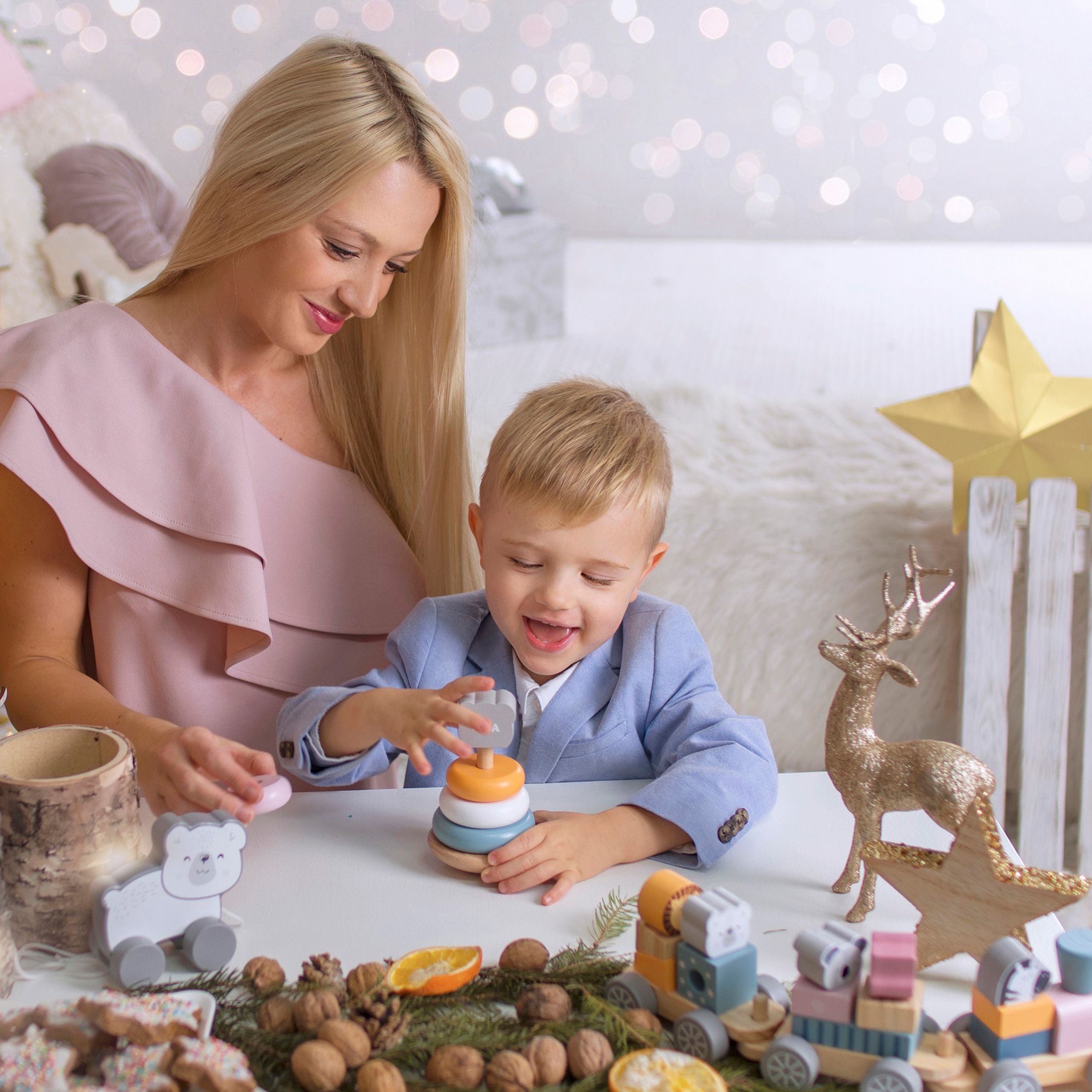 Polarb zestaw drewniana piramidka + przebijanka z młoteczkiem miś polarny montessori