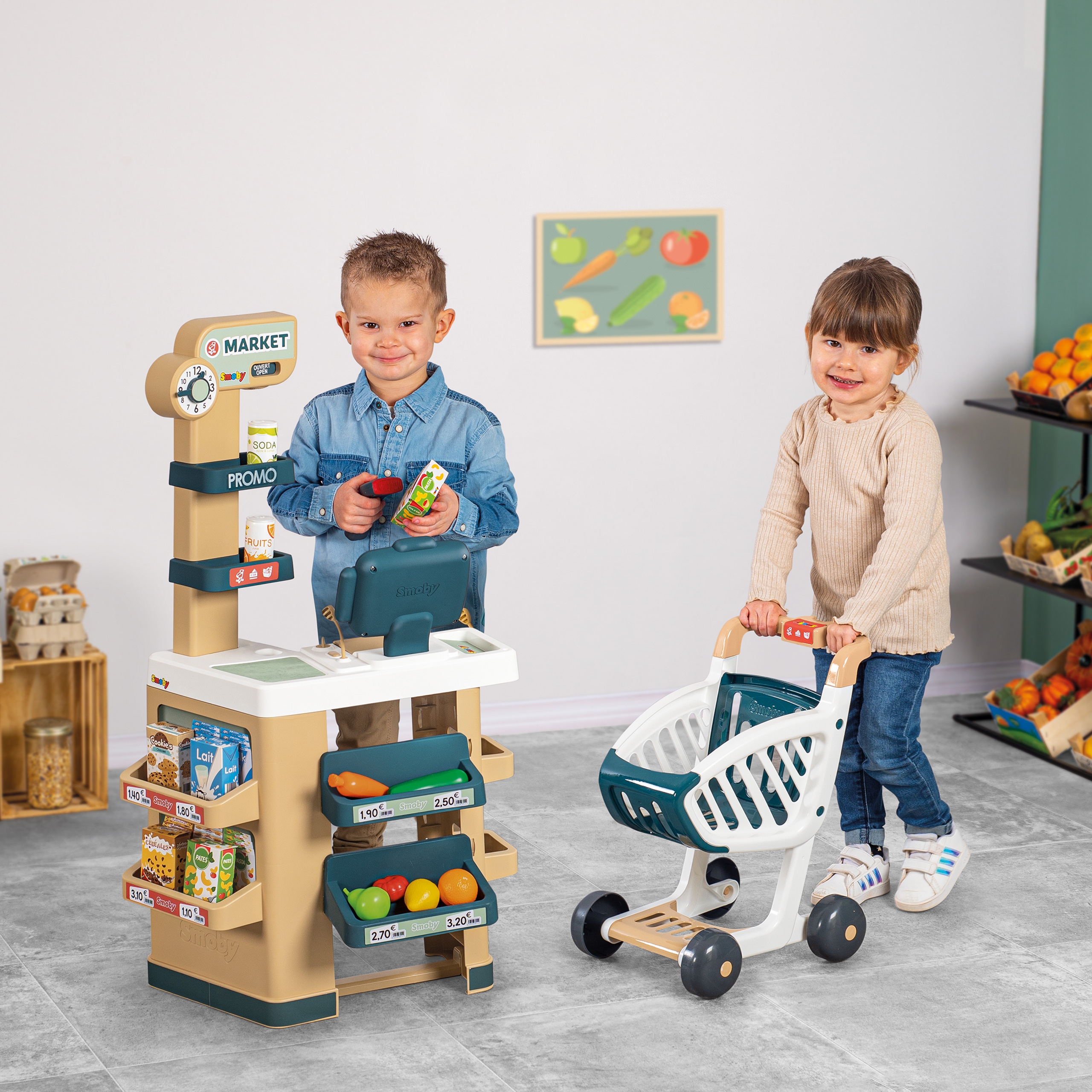 Sklep market z wózkiem elektroniczną kasą ze skanerem