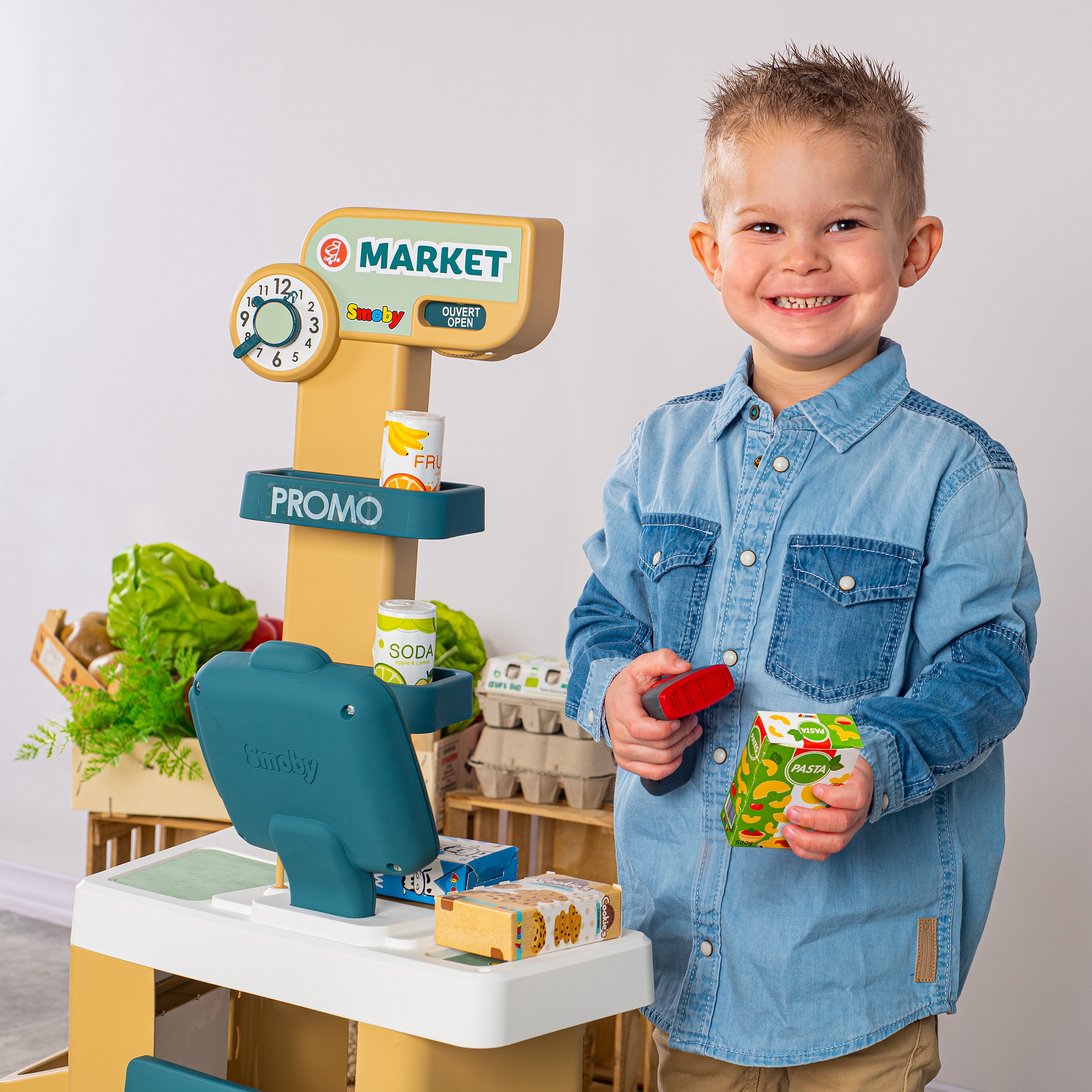 Sklep market z wózkiem elektroniczną kasą ze skanerem