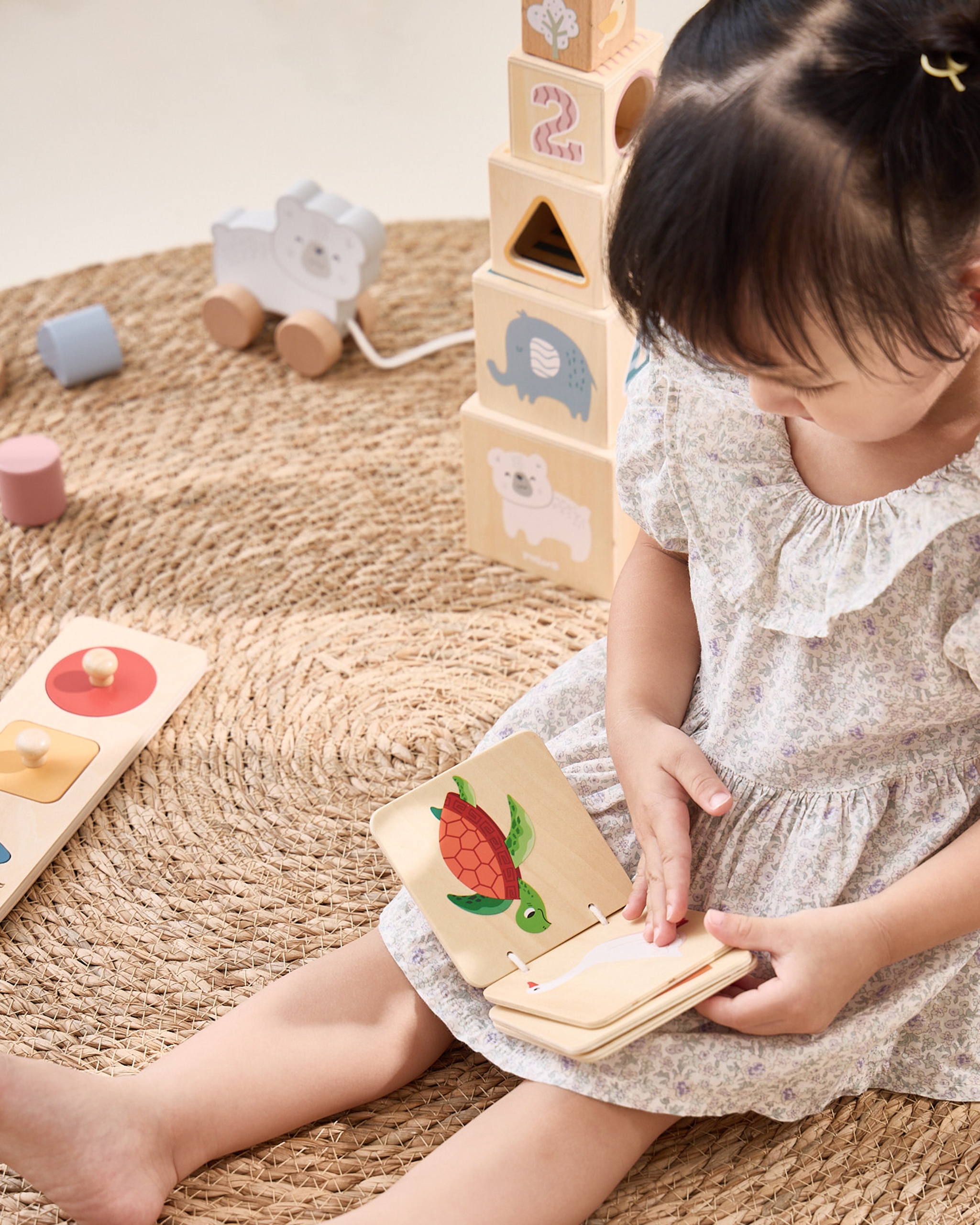 Zestaw zabawek edukacyjnych pudełko box od 12 miesiąca do 18 miesiąca