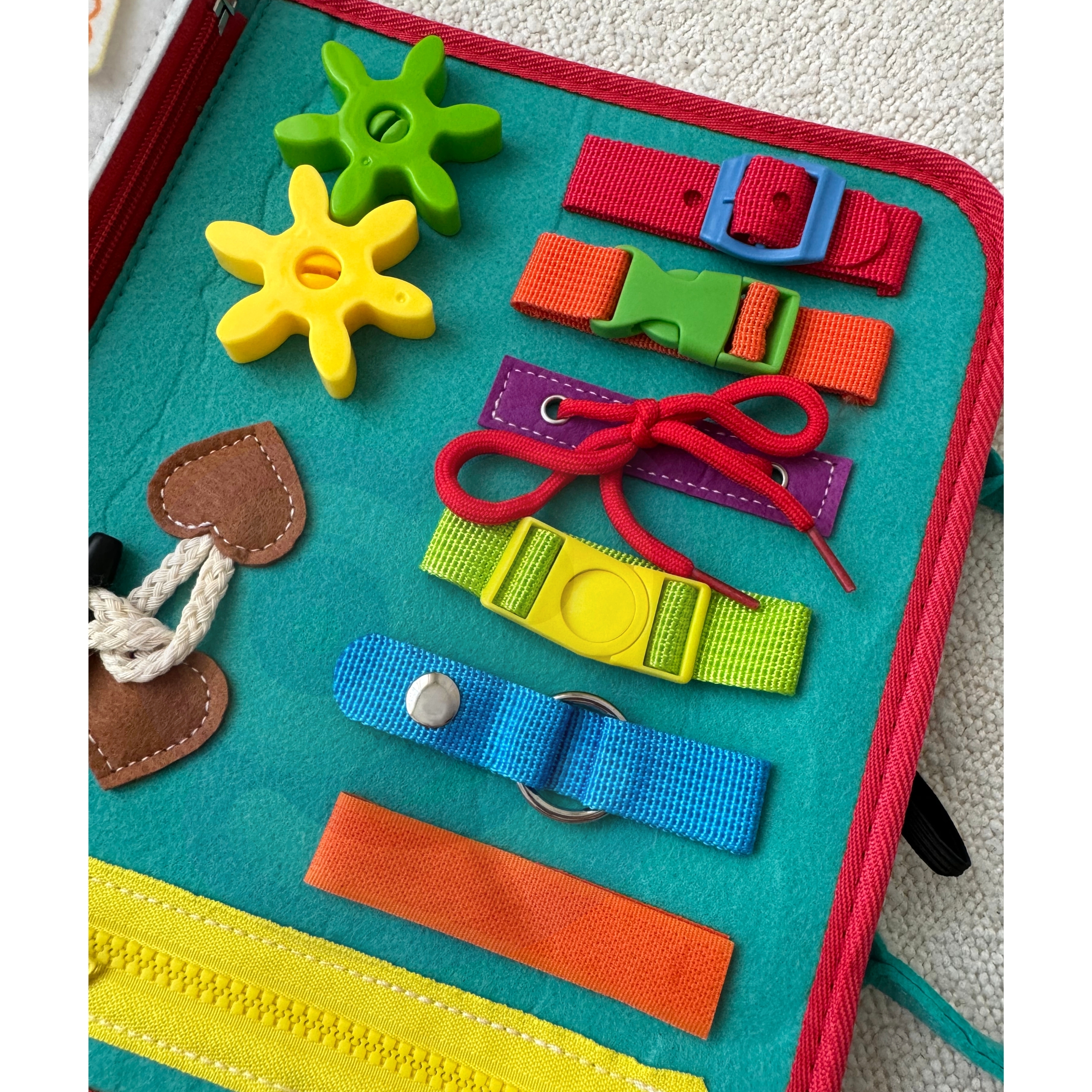 Edukacyjna książeczka walizka montessori - księżyc