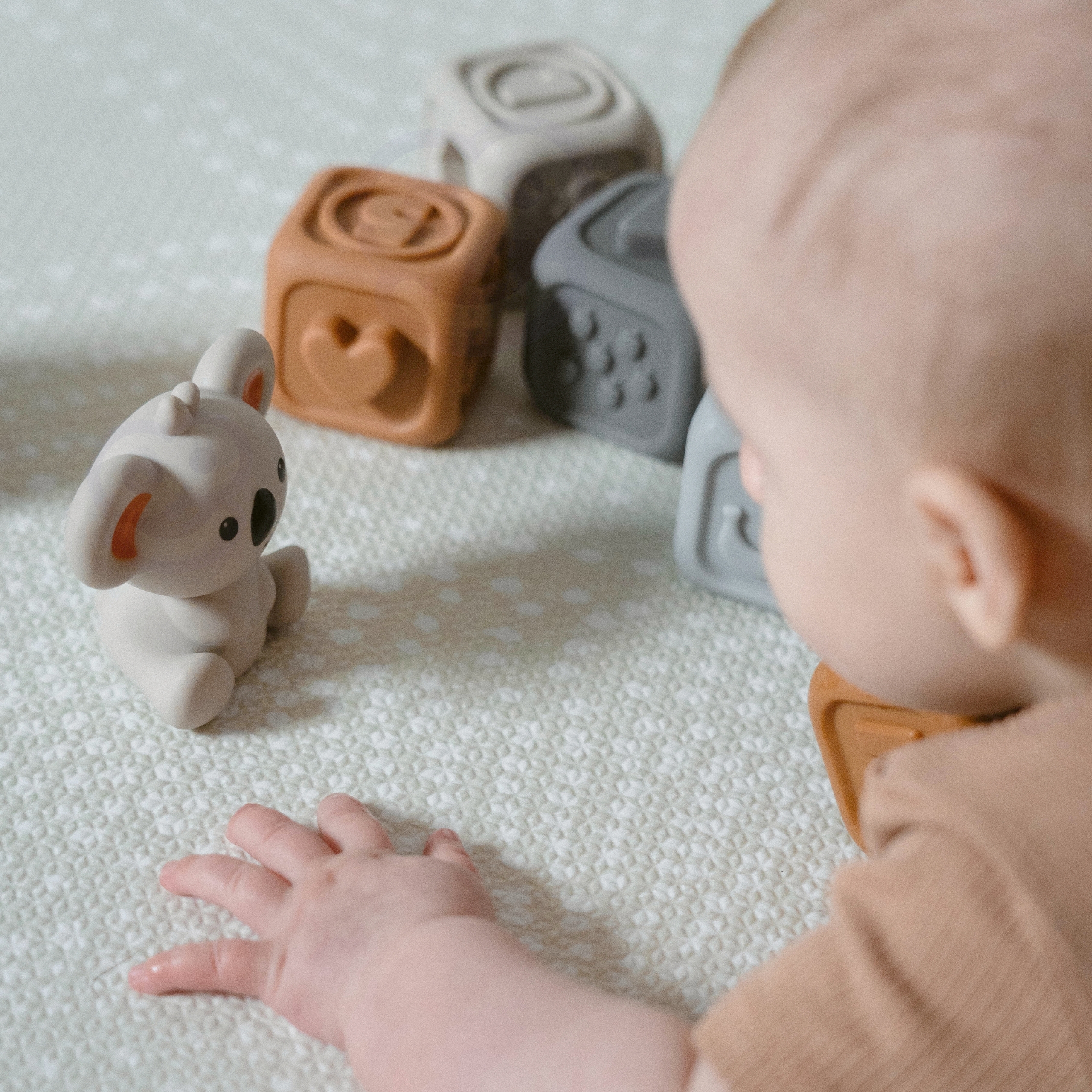 Baby zestaw edukacyjna piramdka klocki sensoryczne 2w1 gryzak cyferki