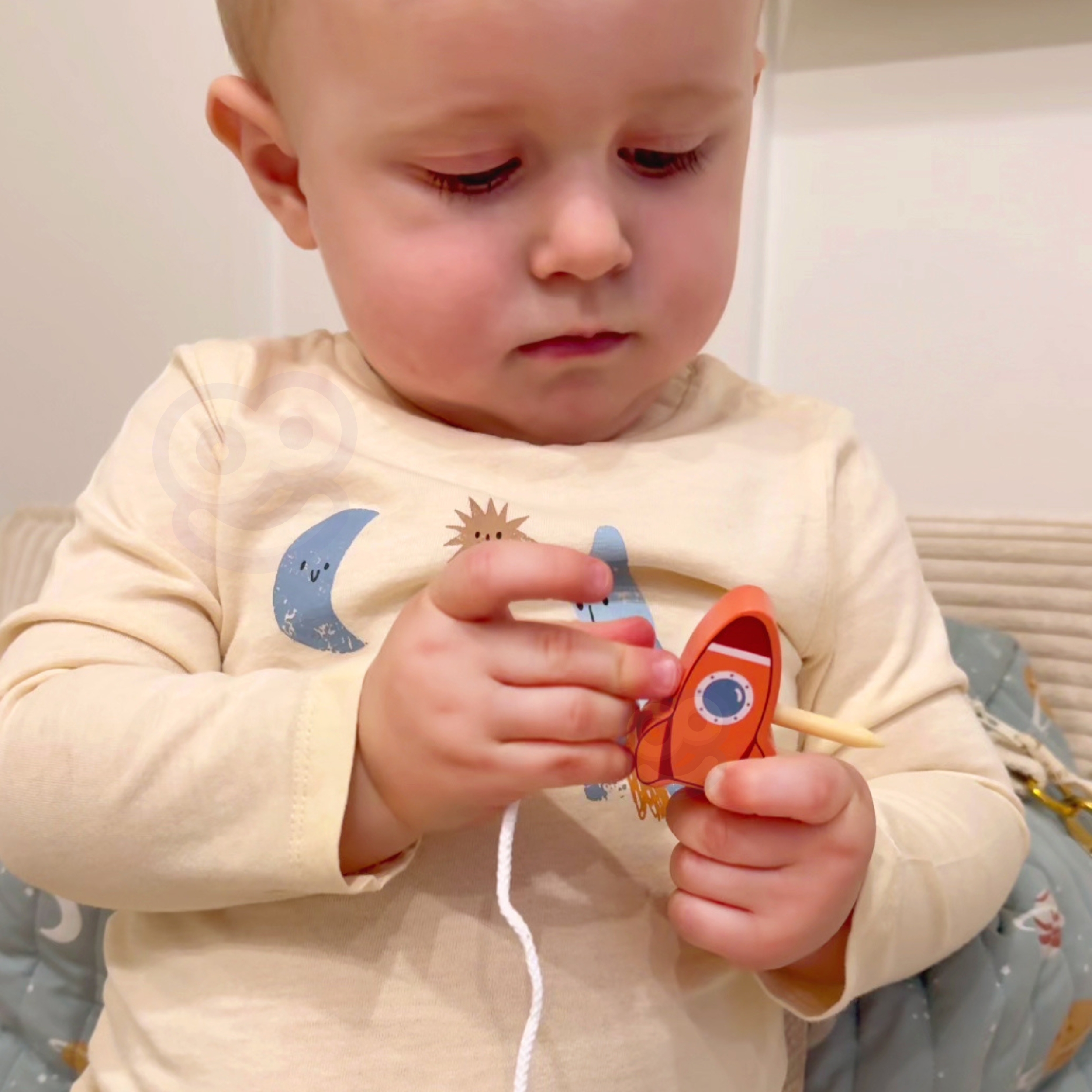 Kosmiczny śpiący księżyc balansująca układanka drewniana nawlekanka montessori kosmos