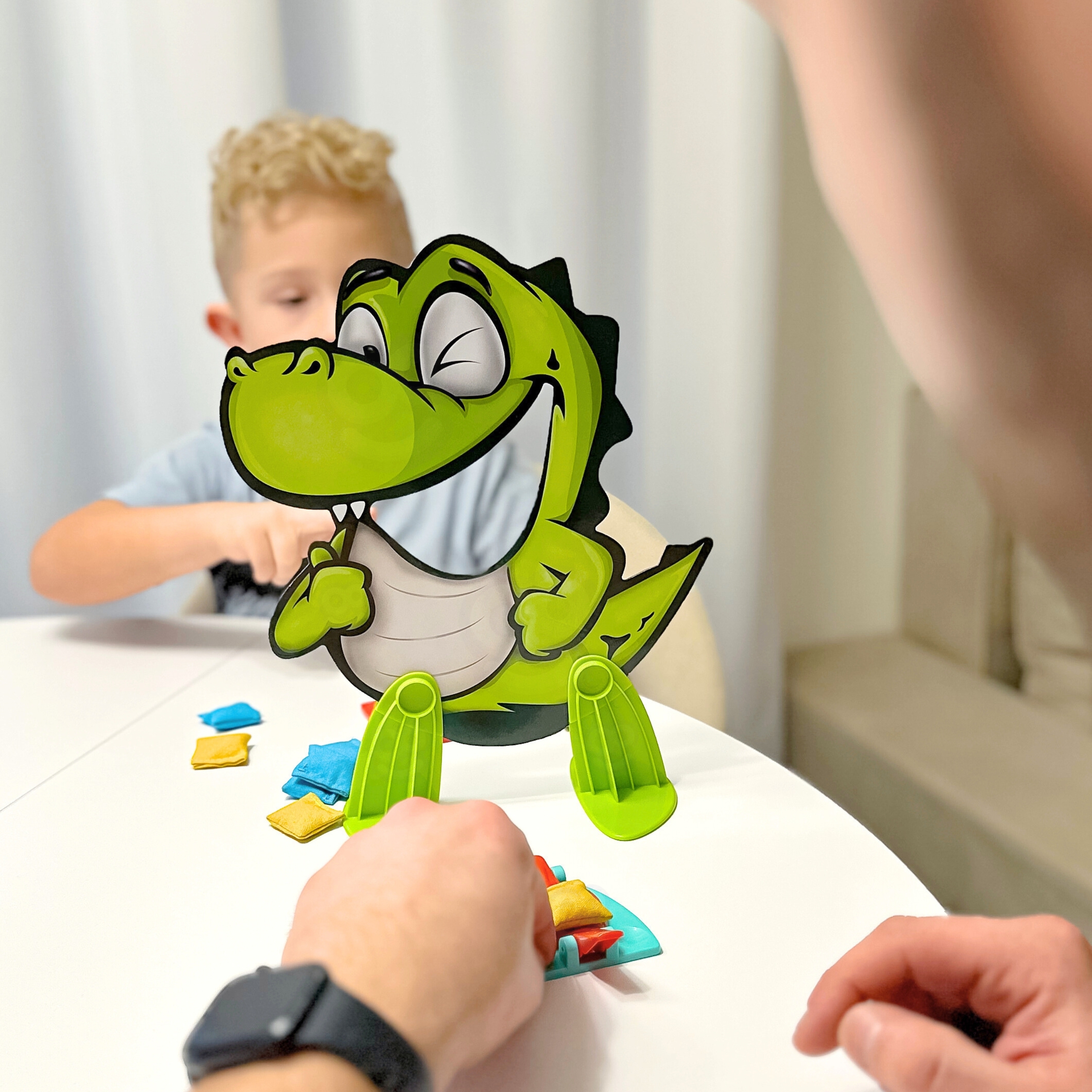 Gra zręcznościowa "głodny dinozaur"