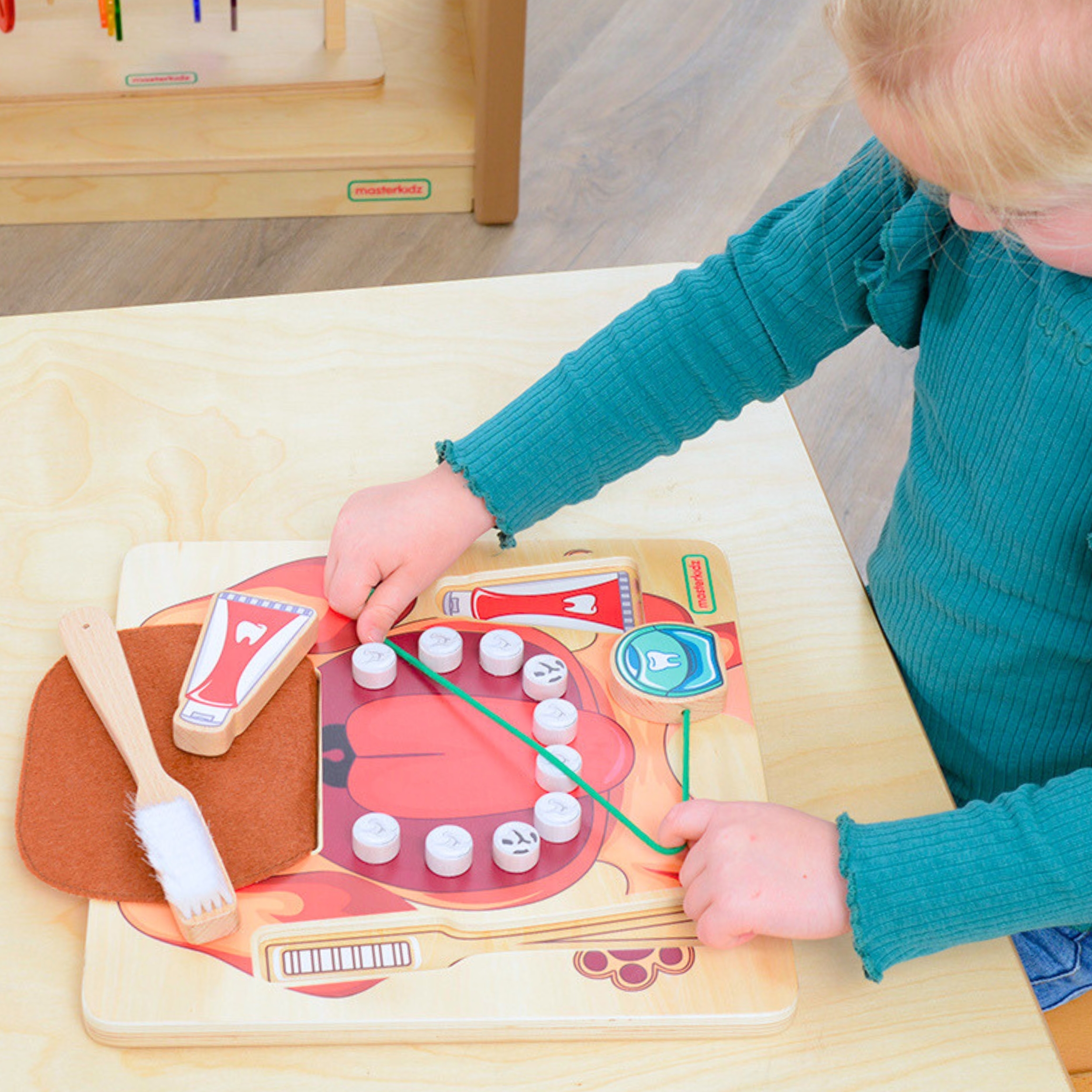 Nauka zdrowej higieny jamy ustnej na przykładzie pieska - tablica ścienna edukacyjna montessori
