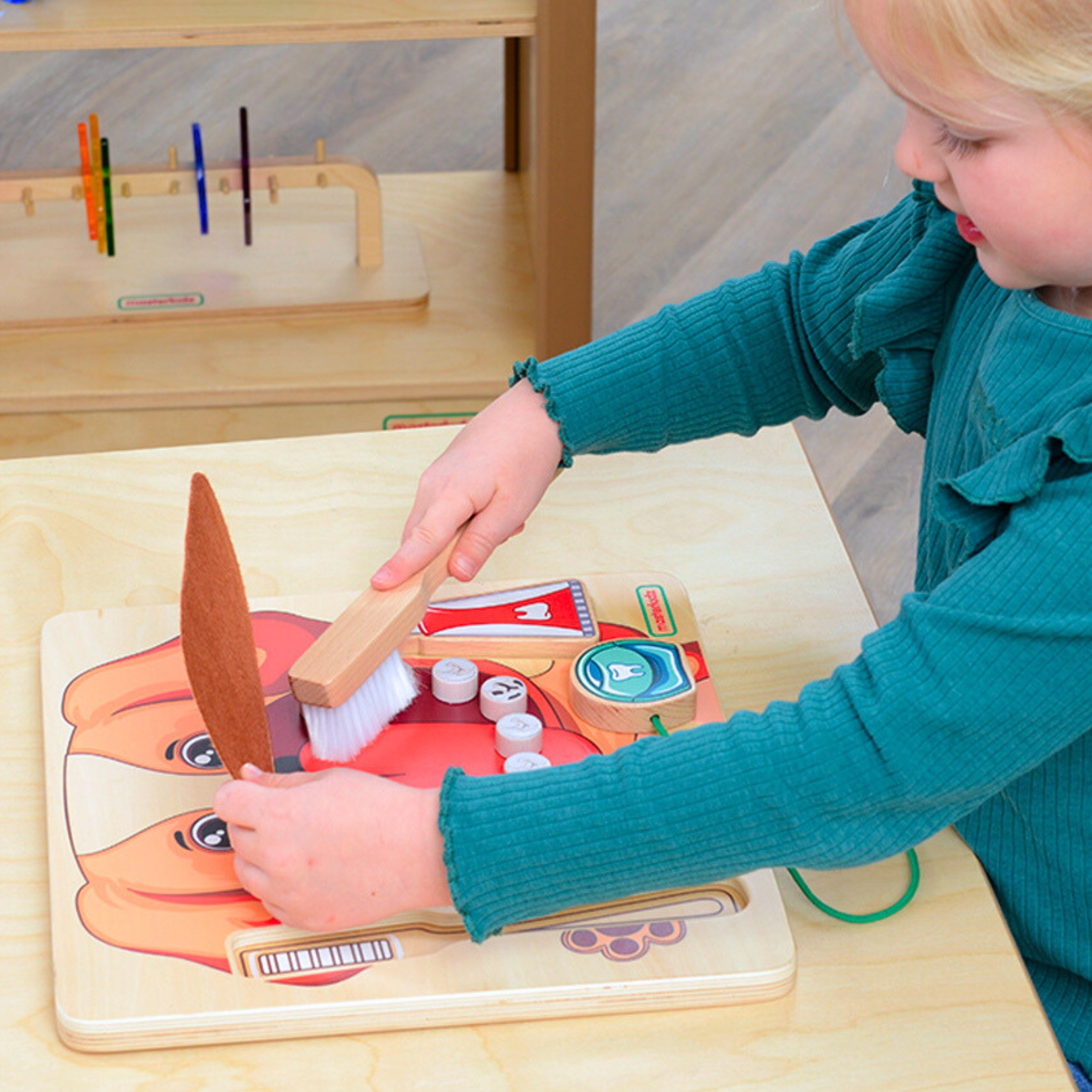 Nauka zdrowej higieny jamy ustnej na przykładzie pieska - tablica ścienna edukacyjna montessori