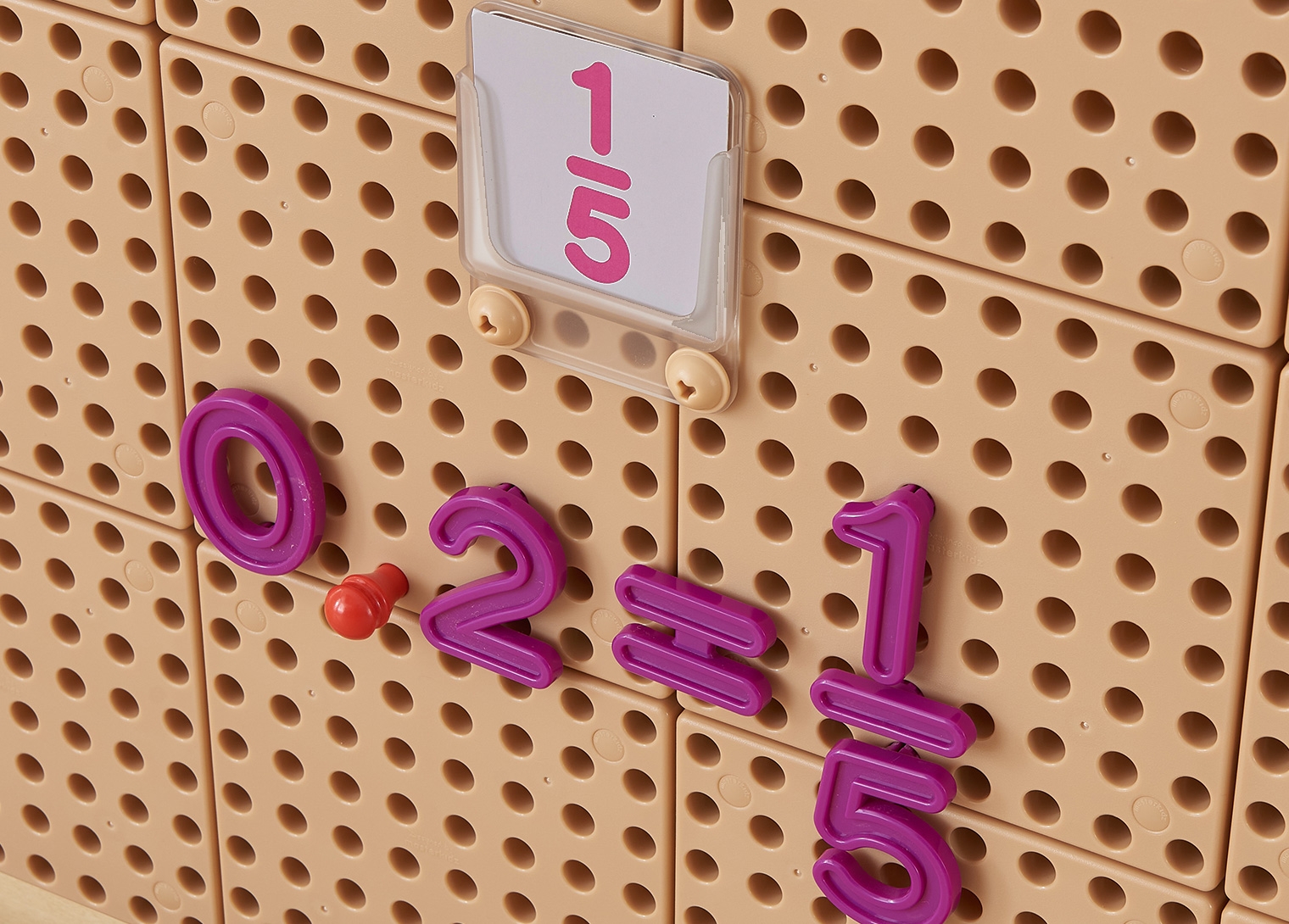 Zestaw cyferek i znaków do nauki liczenia i matematyki do paneli ściennych stem 82 el.