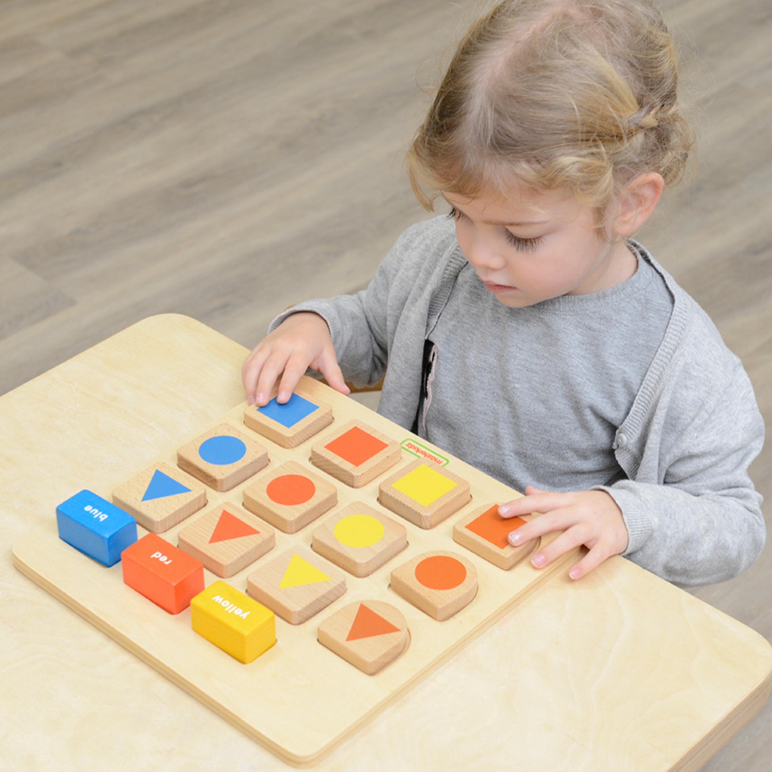 Tablica edukacyjna sorter kształty i kolory