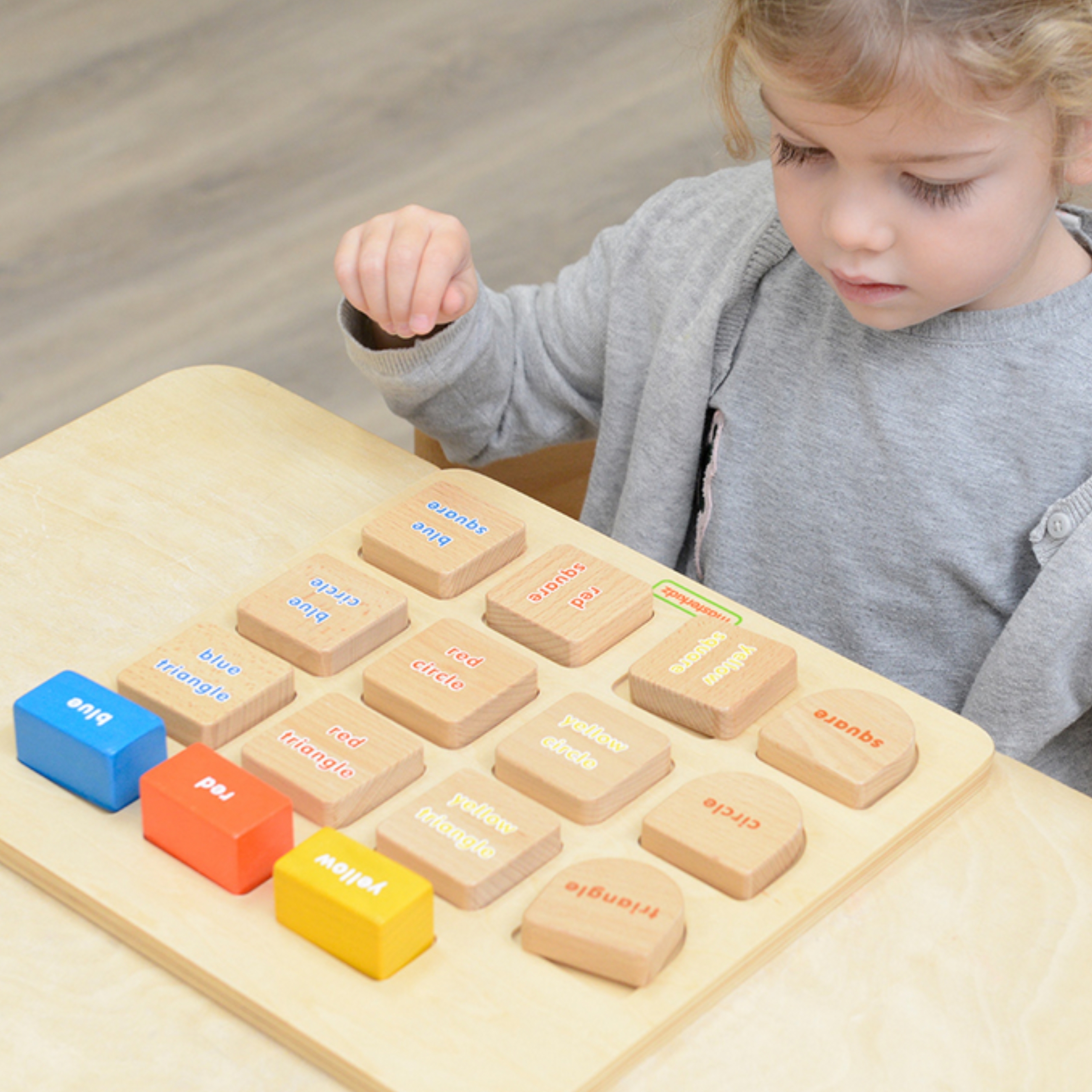 Tablica edukacyjna sorter kształty i kolory