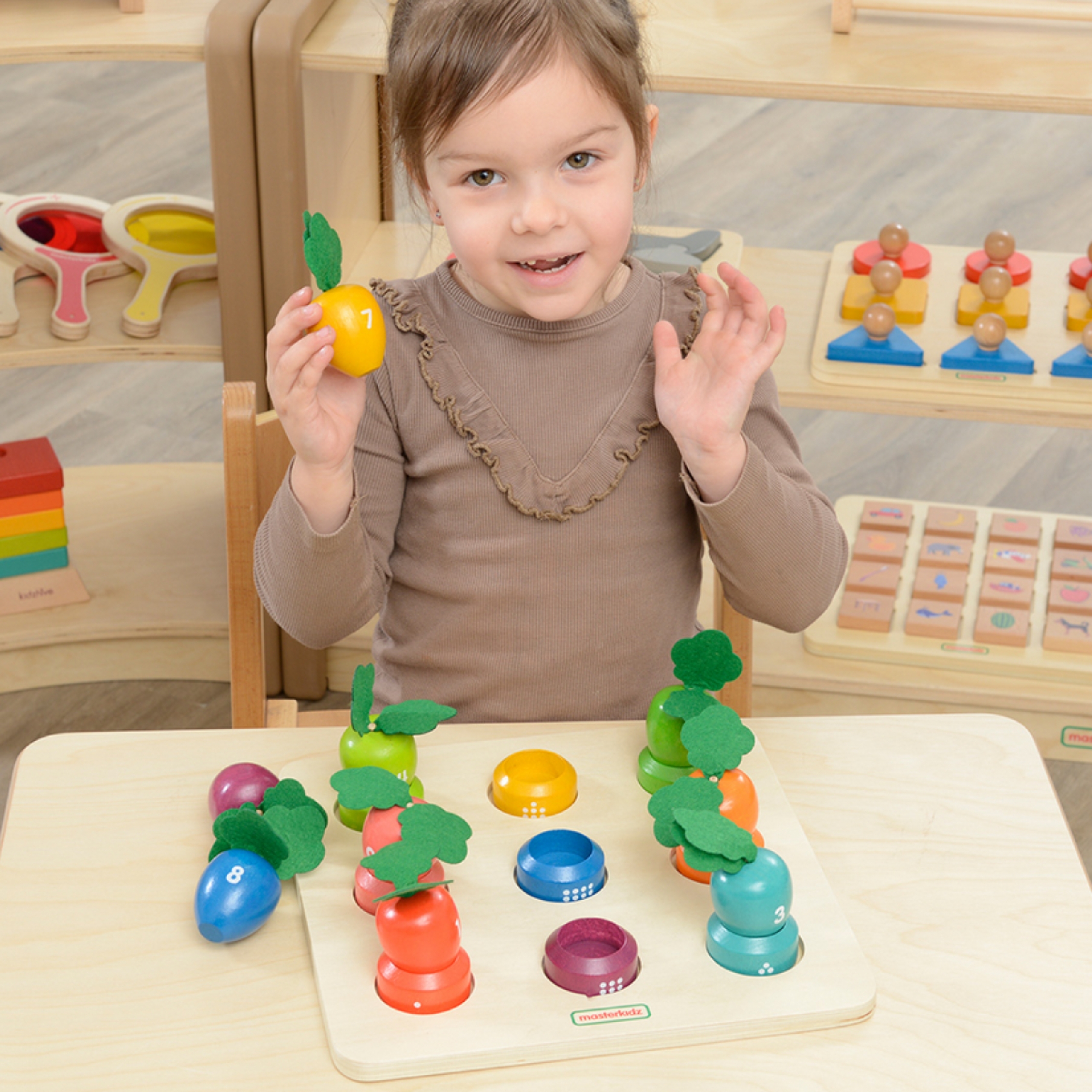 Tablica edukacyjna warzywa nauka liczb i kolorów montessori