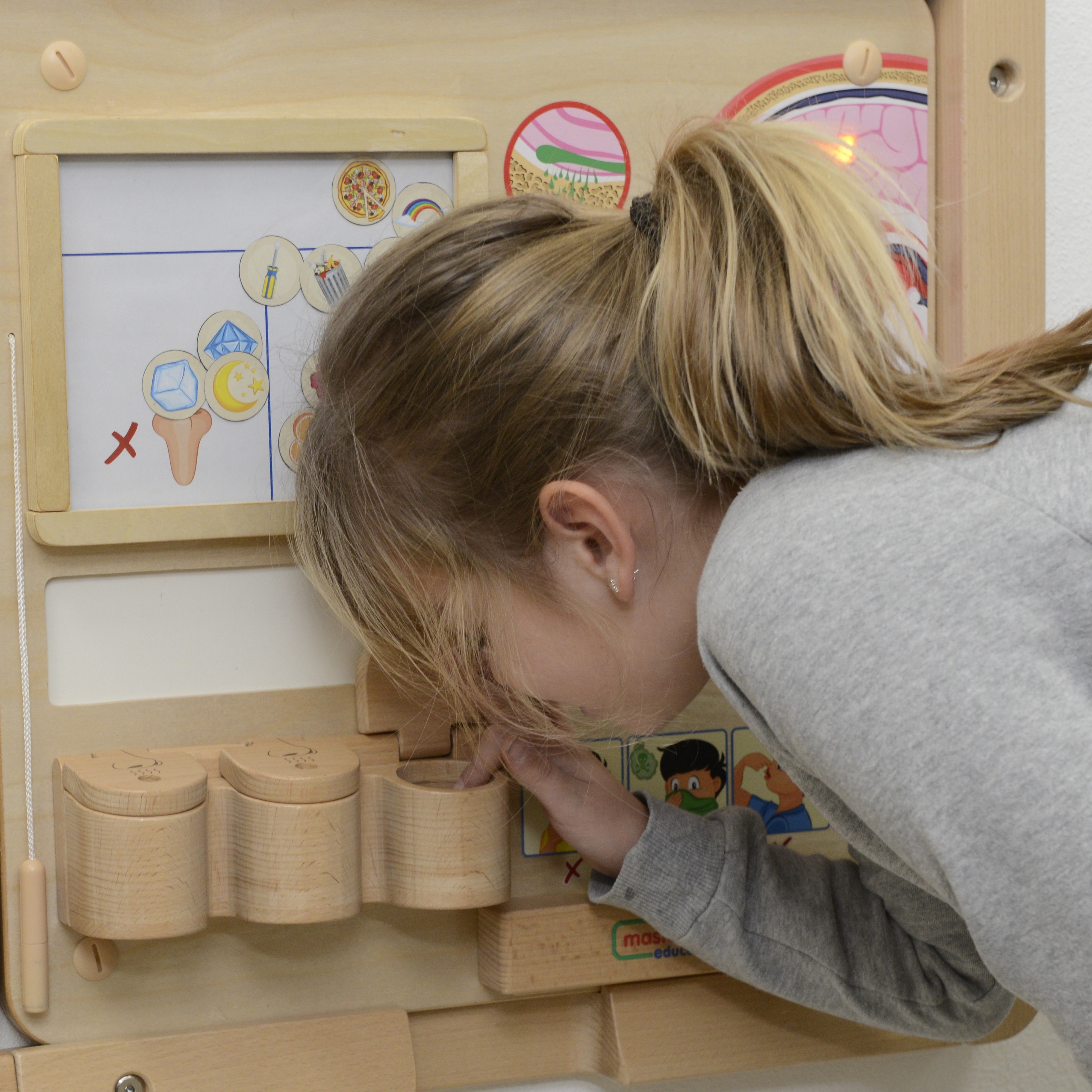 Tablica edukacyjna zmysł węchu montessori