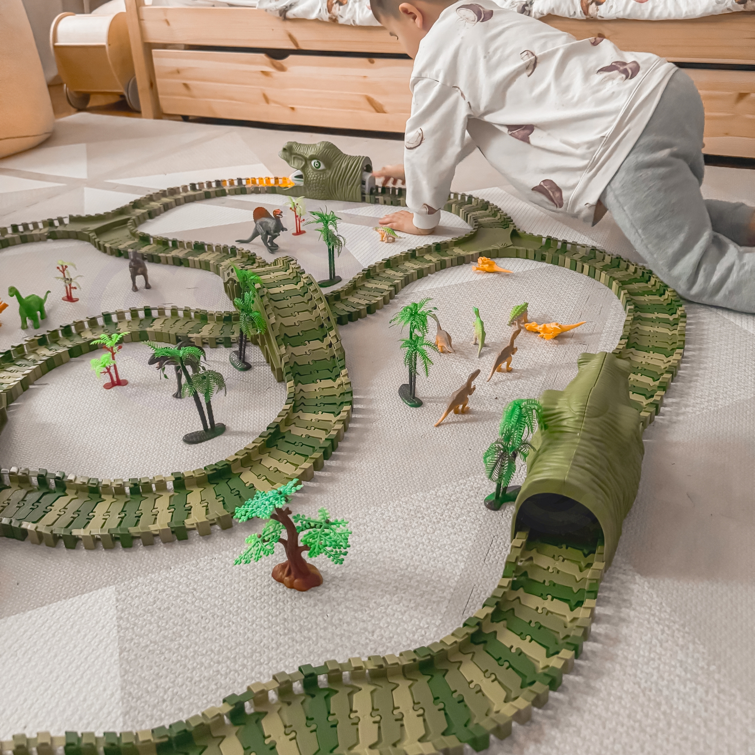 Tor samochodowy xxl dinozaury 240 el.
