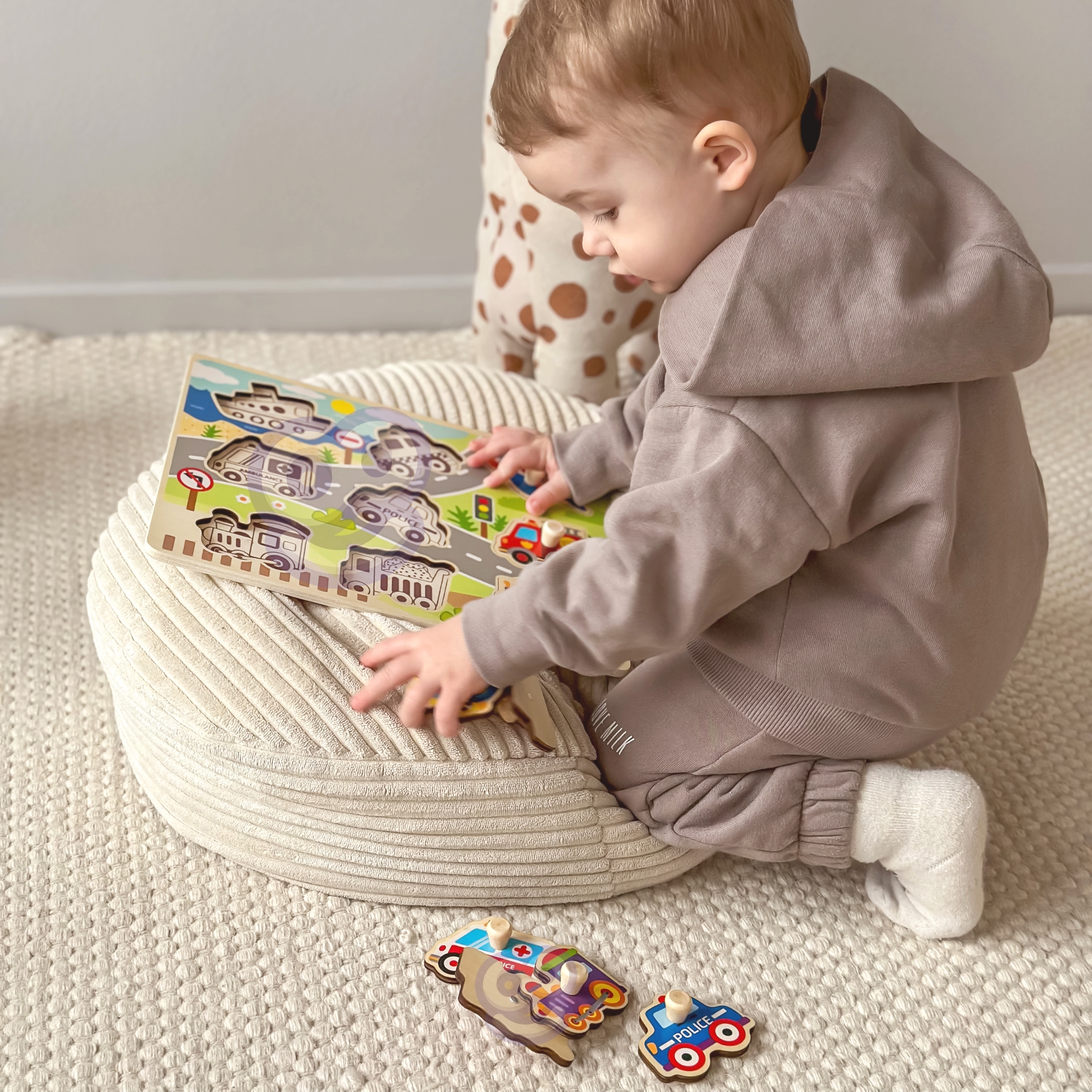 Drewniane puzzle montessori transport pojazdy z pinezkami do dopasowania