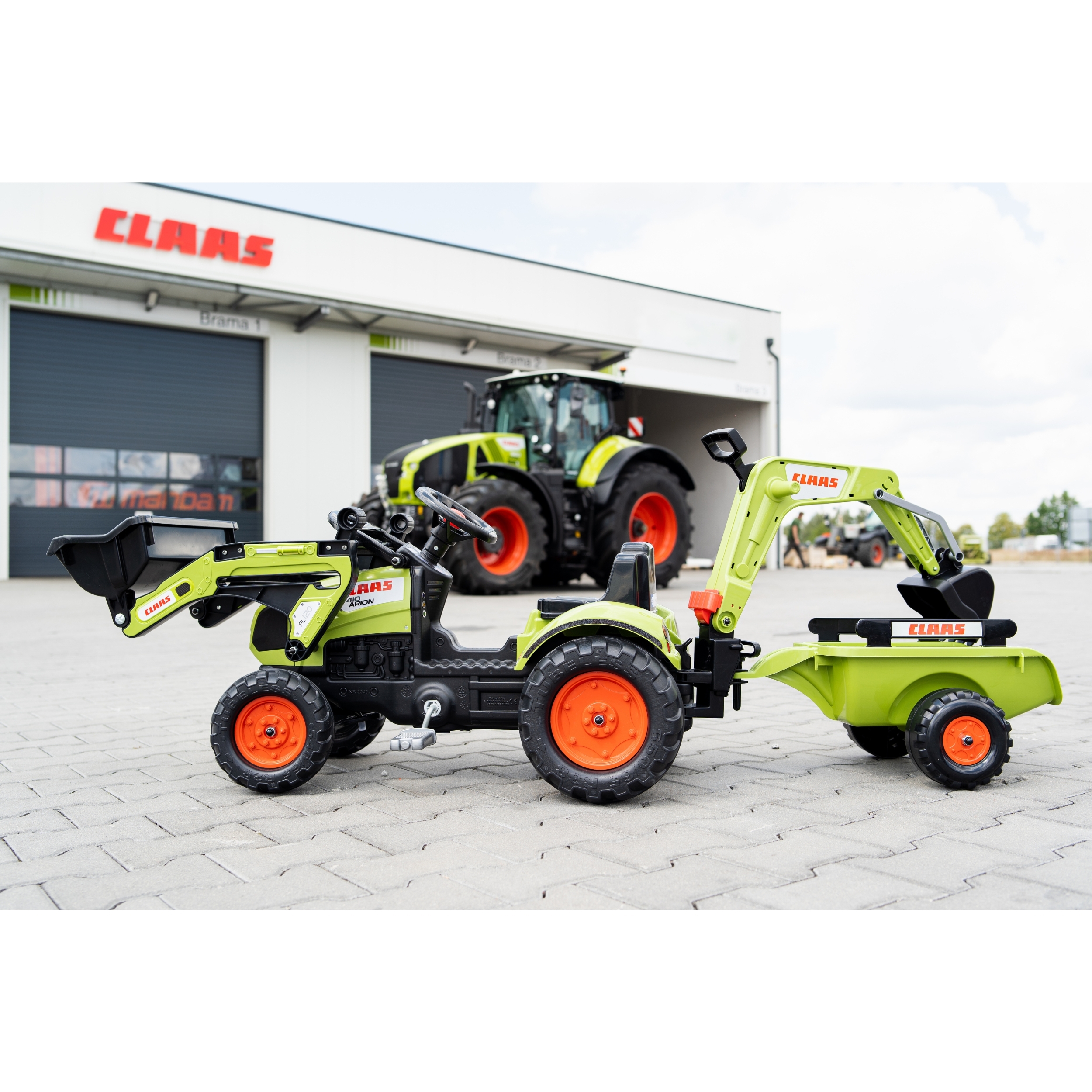 Traktor z przyczepą claas arion backhoe łyżka + ładowarka od 2 lat