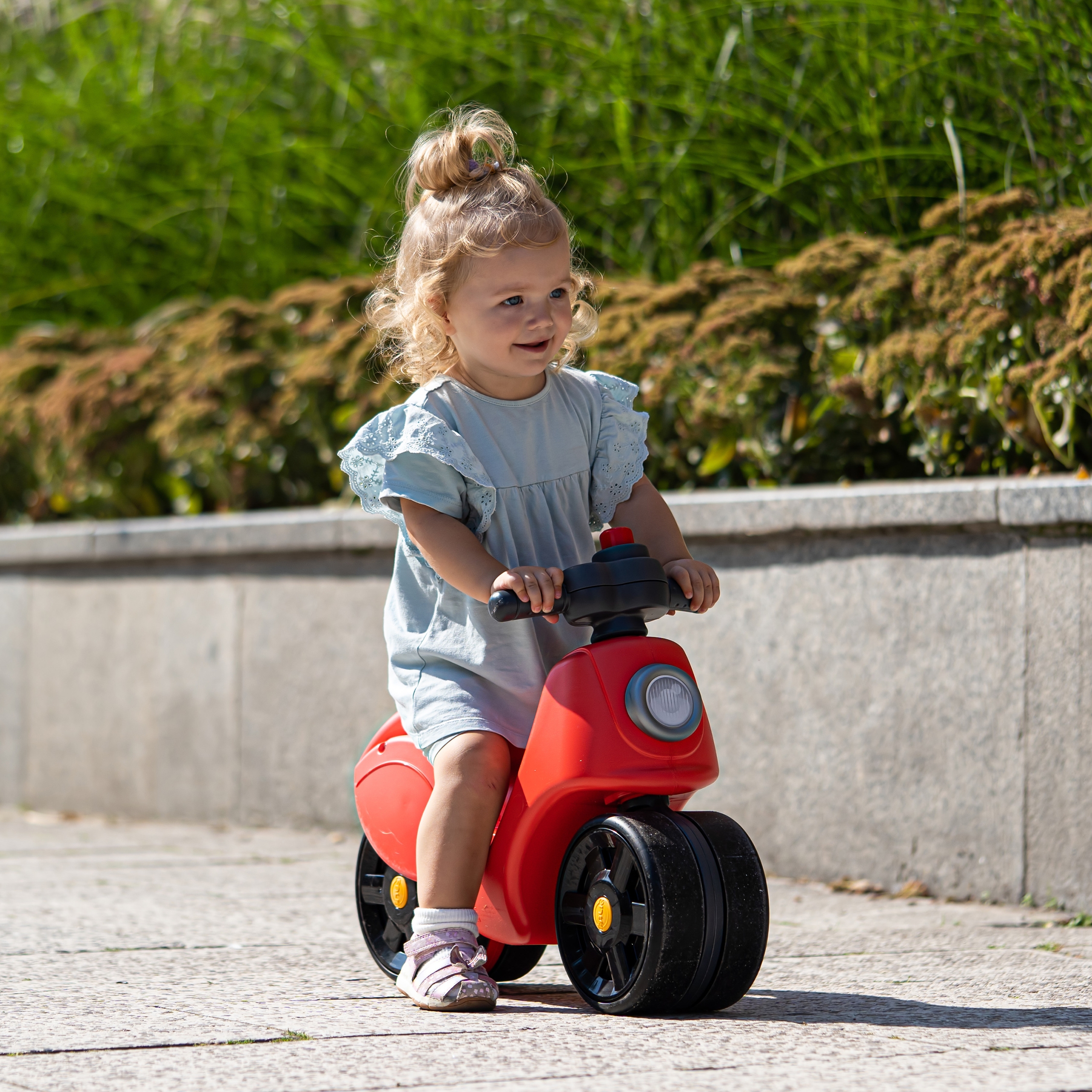Jeździk scooter strada scooter czerwony ciche opony od 1 roku