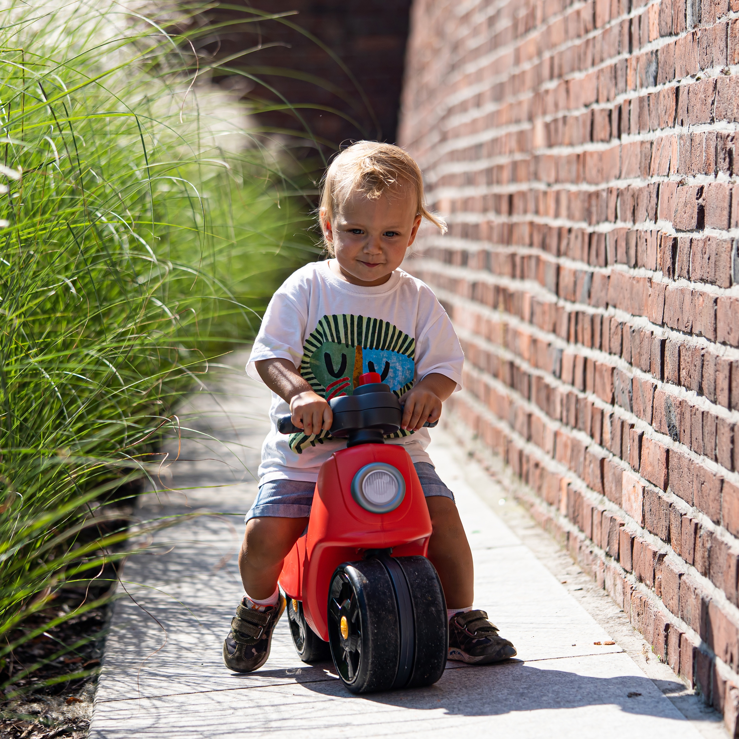 Jeździk scooter strada scooter czerwony ciche opony od 1 roku