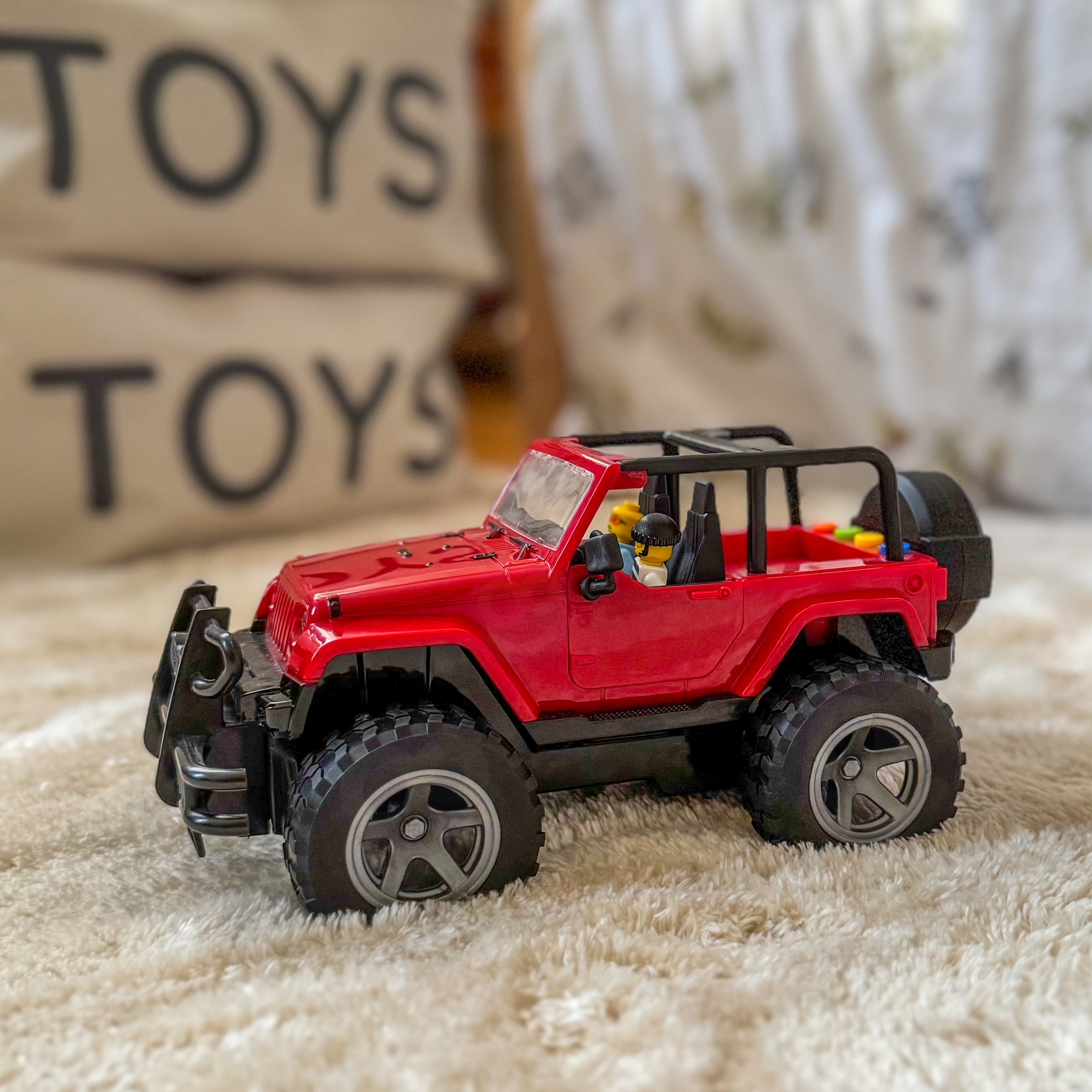 Jeep auto samochód terenowy z dźwiękiem i światłem