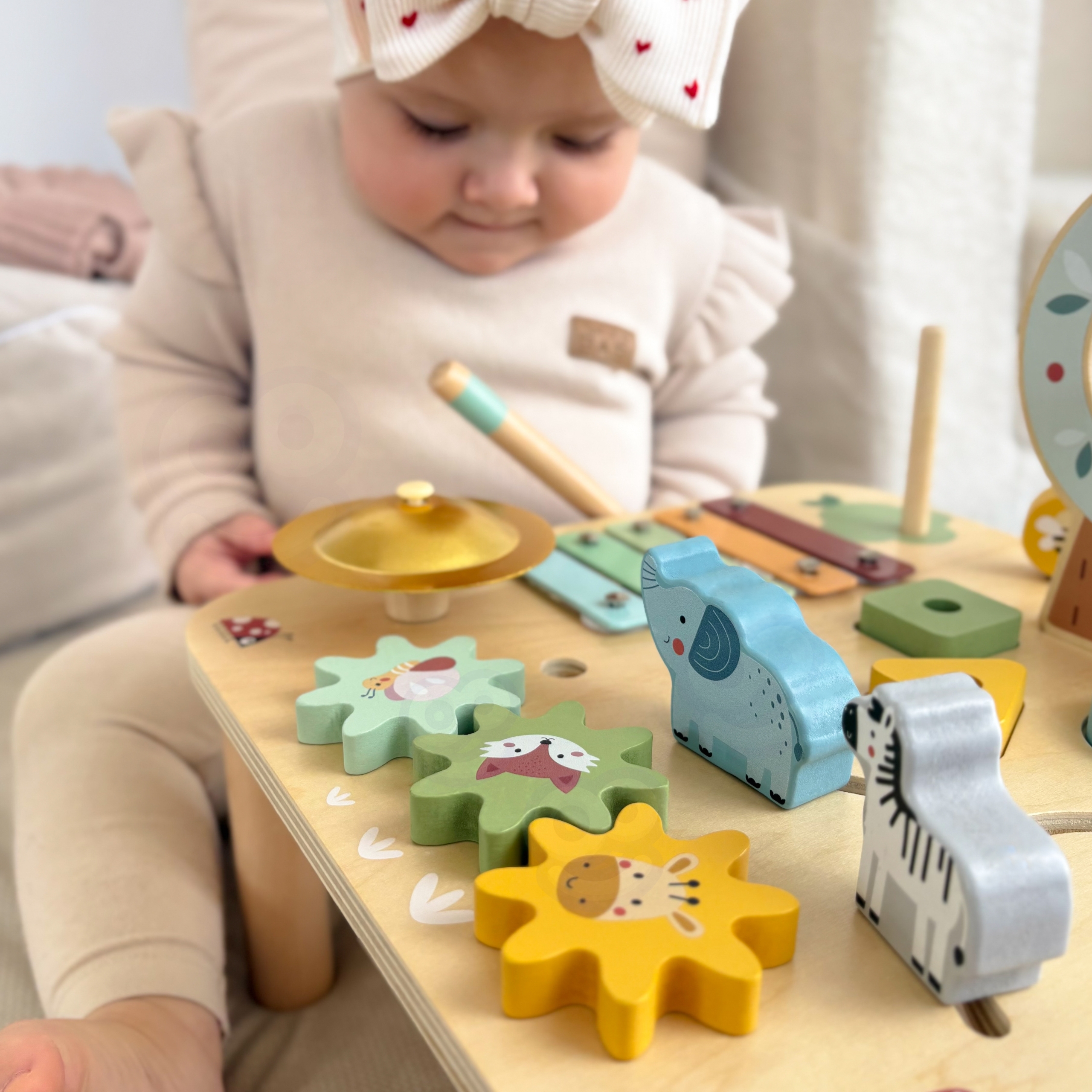 Drewniany stolik edukacyjny muzyczny labirynt sensoryczny 5w1