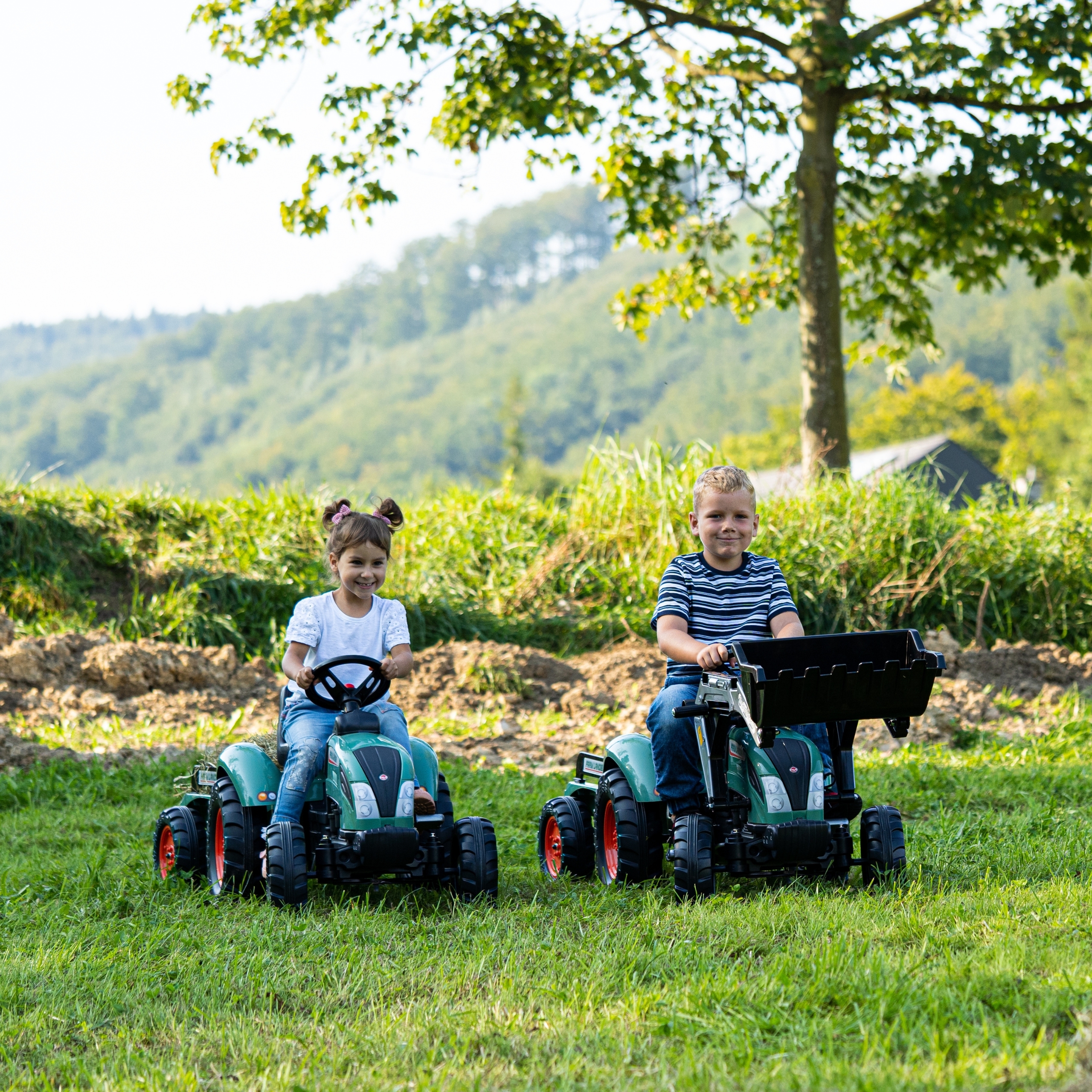 Traktor lander zielony na pedały z przyczepką od 3 lat