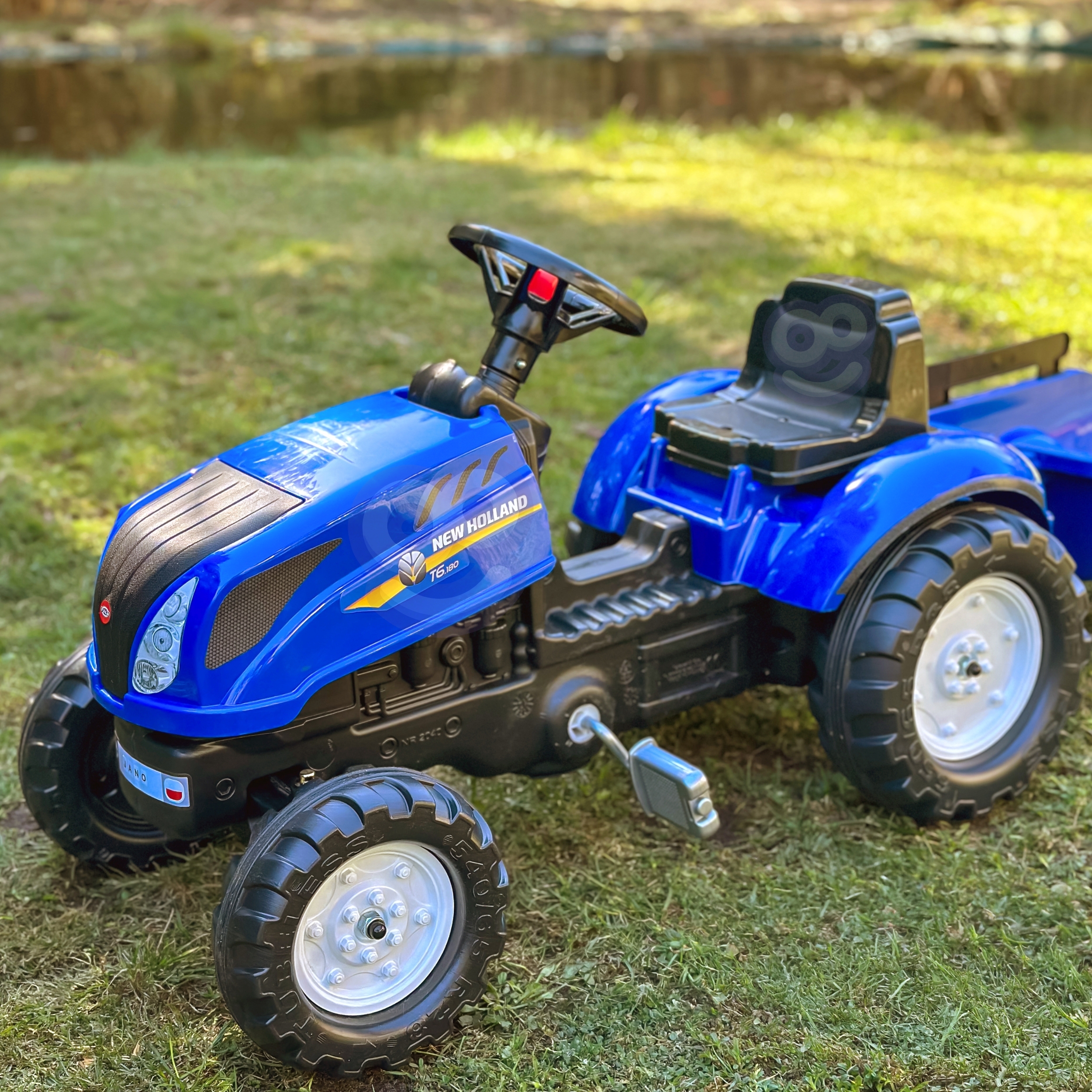 Traktor na pedały new holland duży z przyczepką + otwierana maska od 2 lat