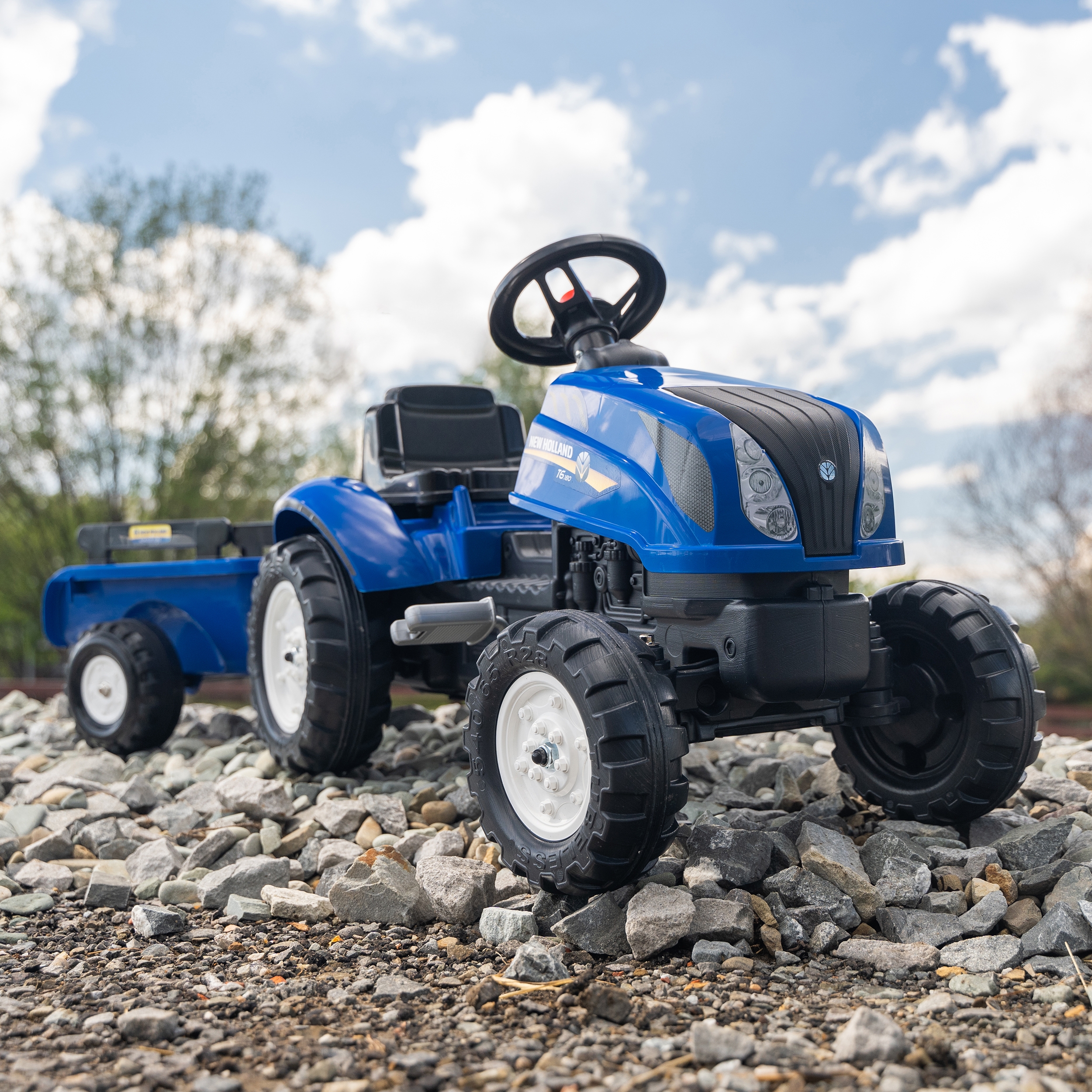 Traktor na pedały new holland duży z przyczepką + otwierana maska od 2 lat