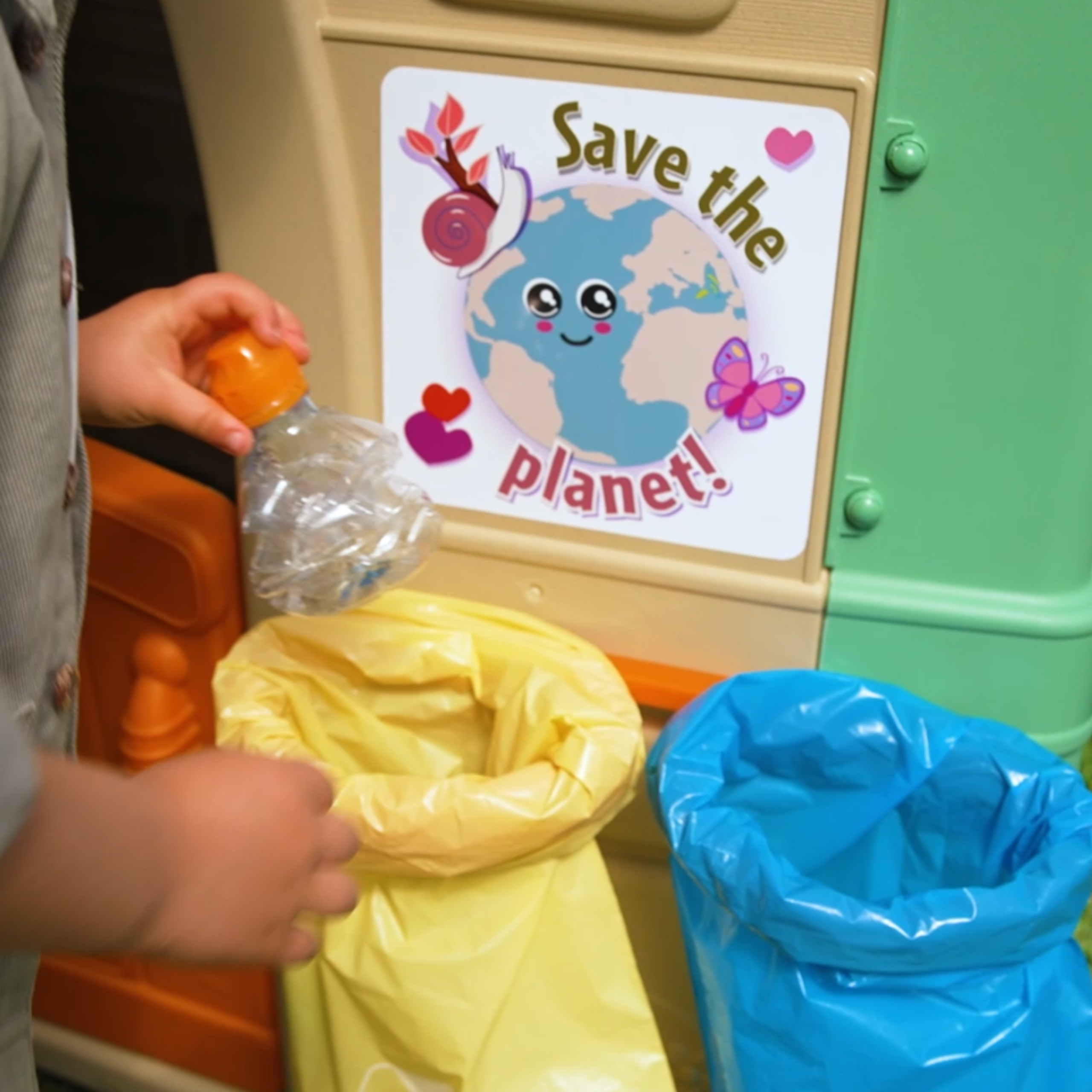 Domek ogrodowy recycle eco segregacja odpadów zielona energia