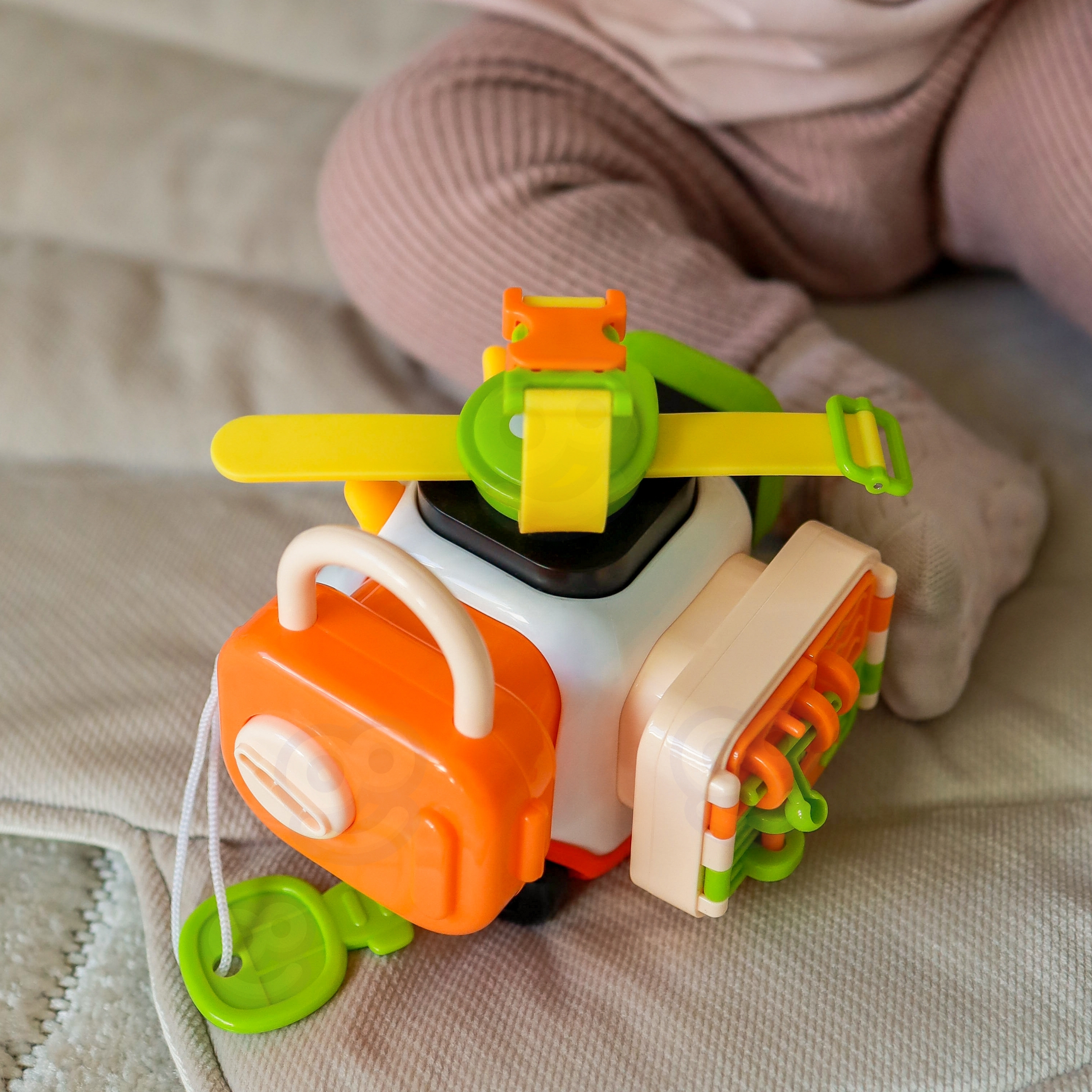 Montessori manipulacyjny zestaw konstrukcyjny samochód kotek 1