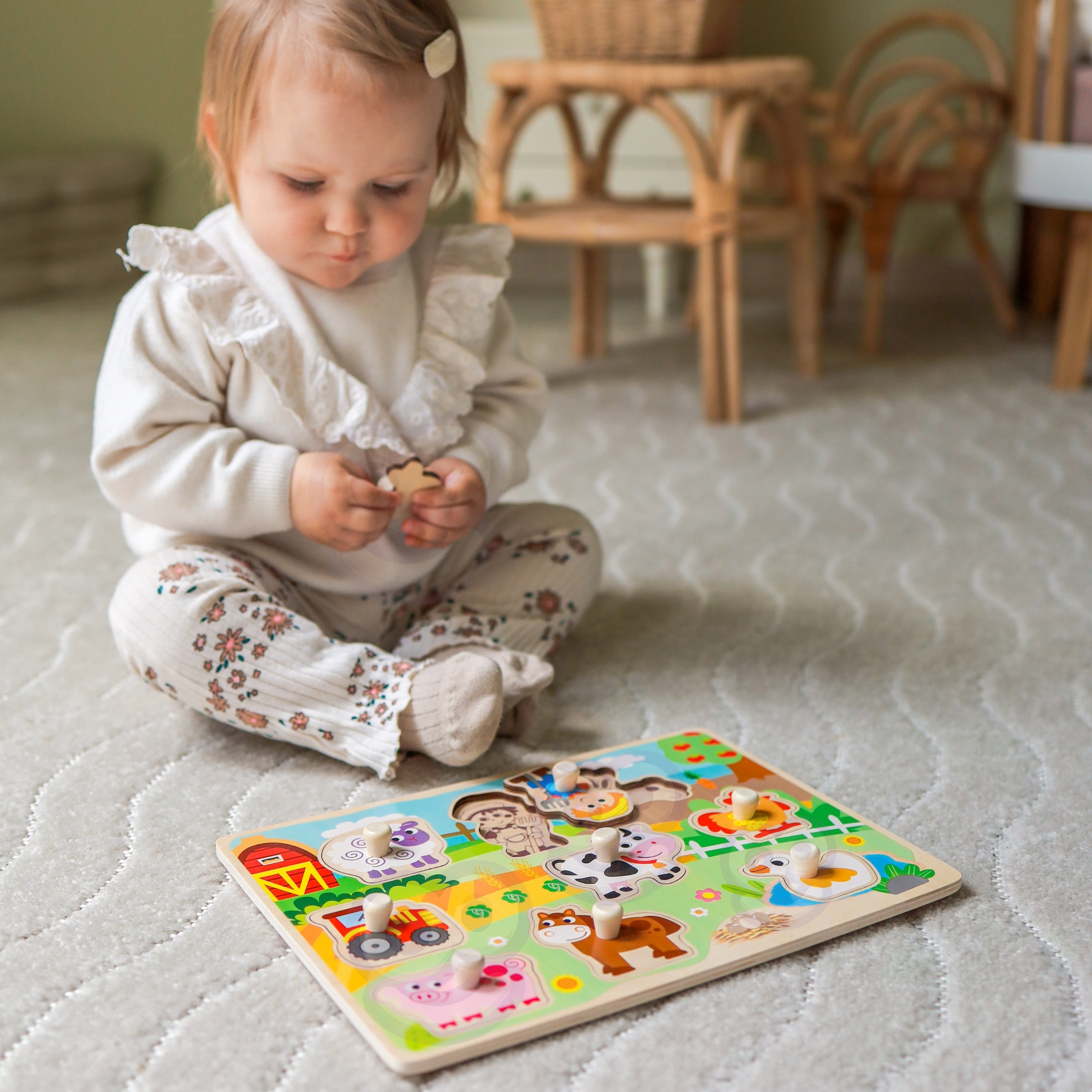 Drewniane puzzle montessori farma z pinezkami do dopasowania
