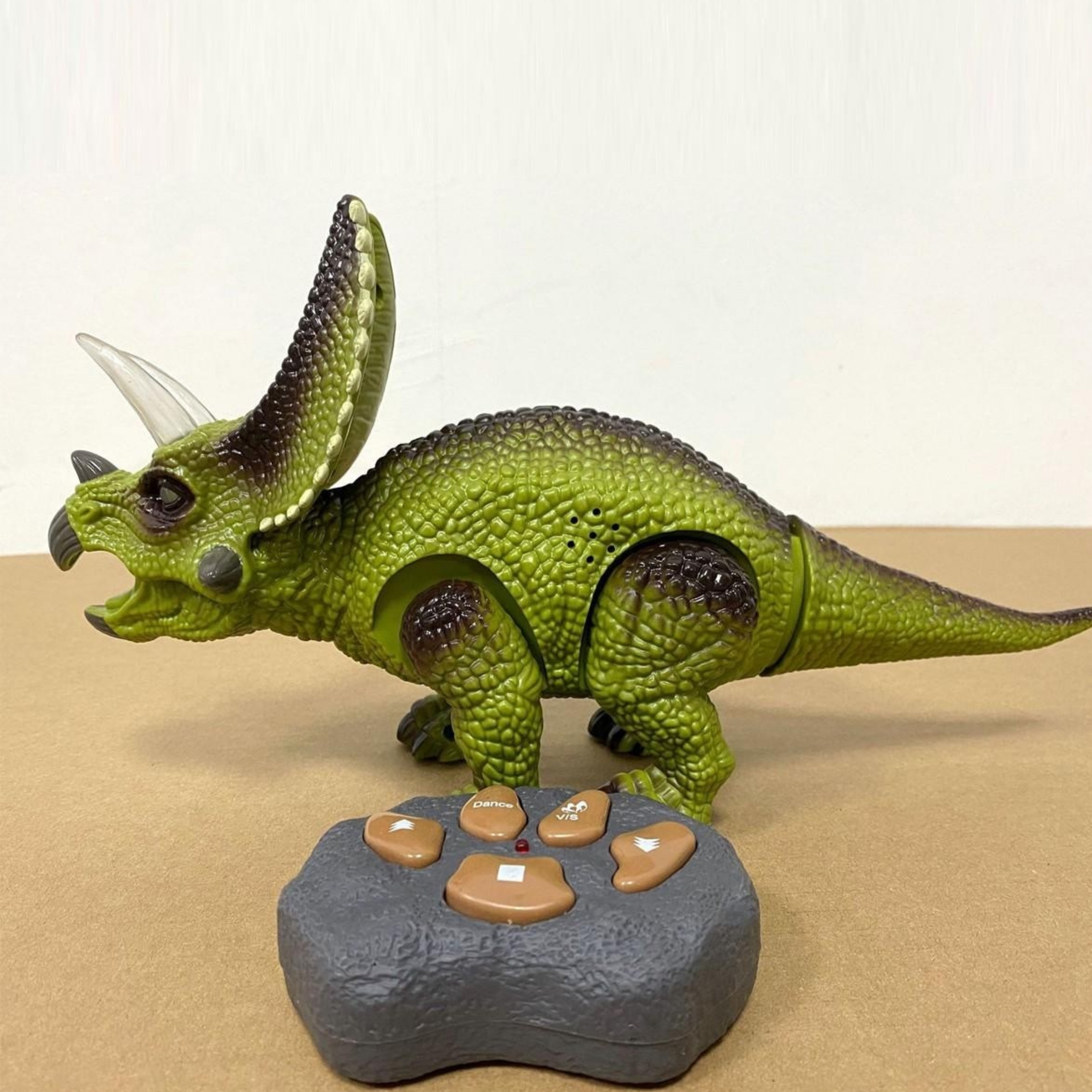 RC T-Rex Trio: Świecący Ryczący Triceratops